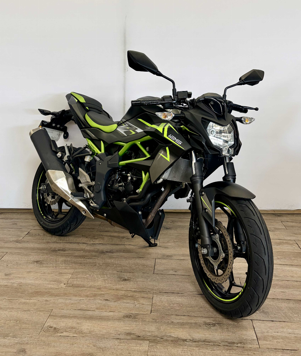 Kawasaki Z 125 2022 vue 3/4 droite