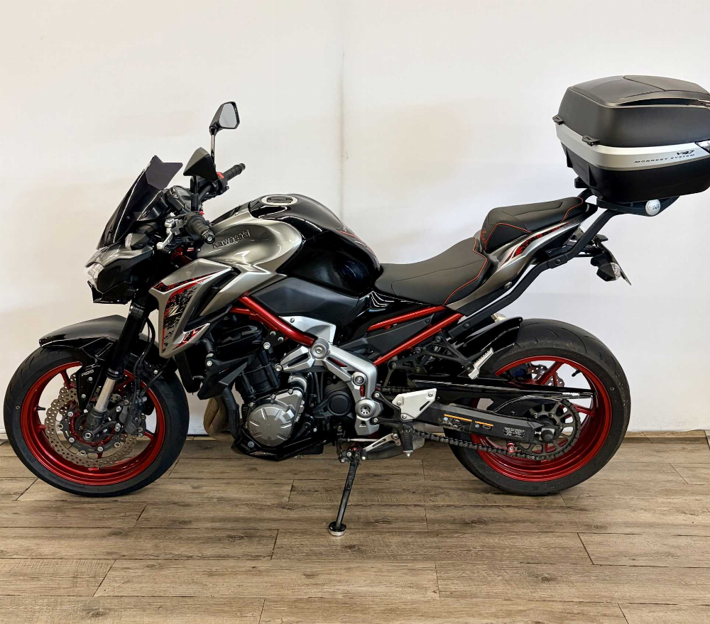 Kawasaki Z 900 2019 vue gauche