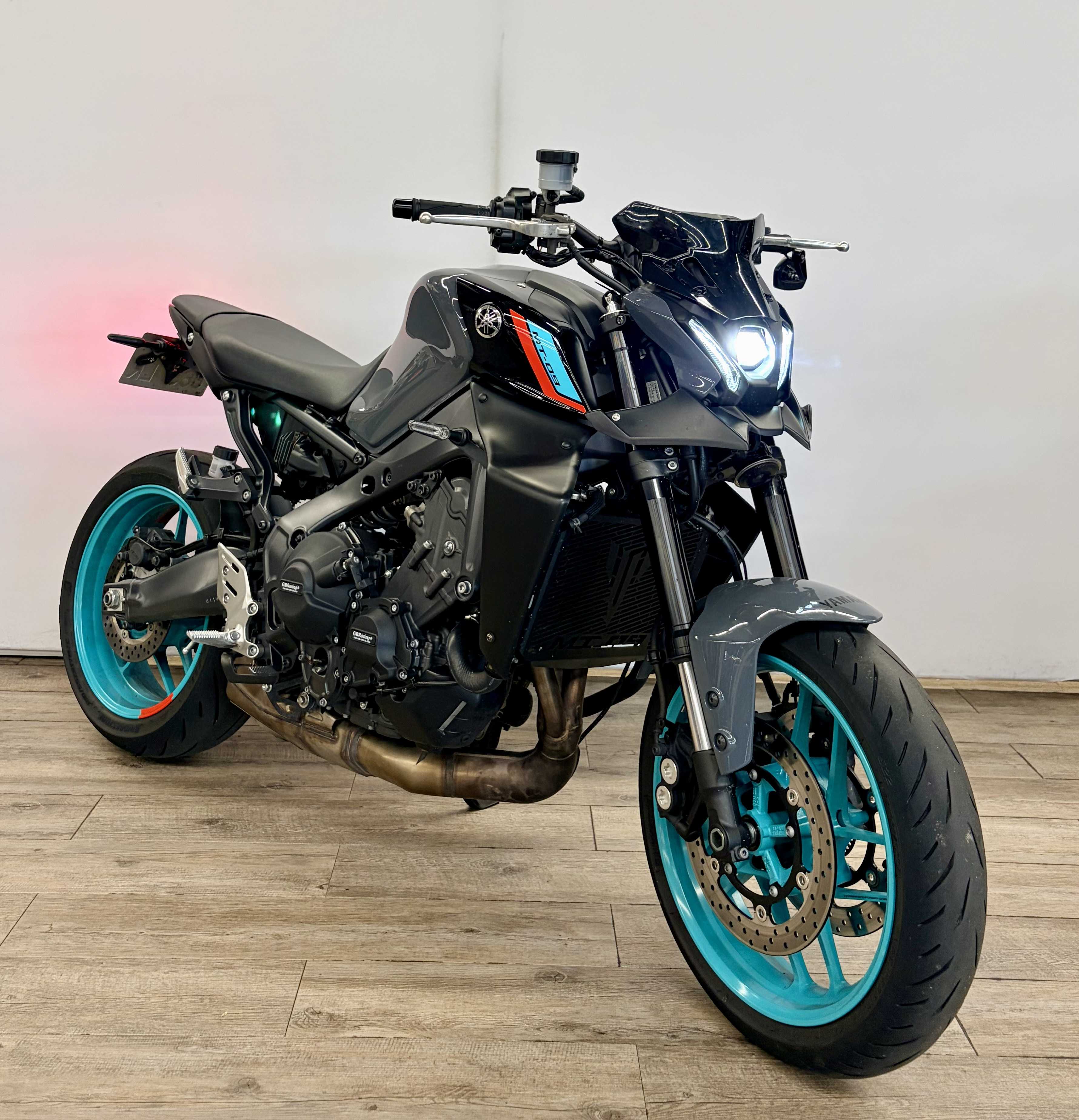 Yamaha MT-09 900 2023 HD vue 3/4 droite