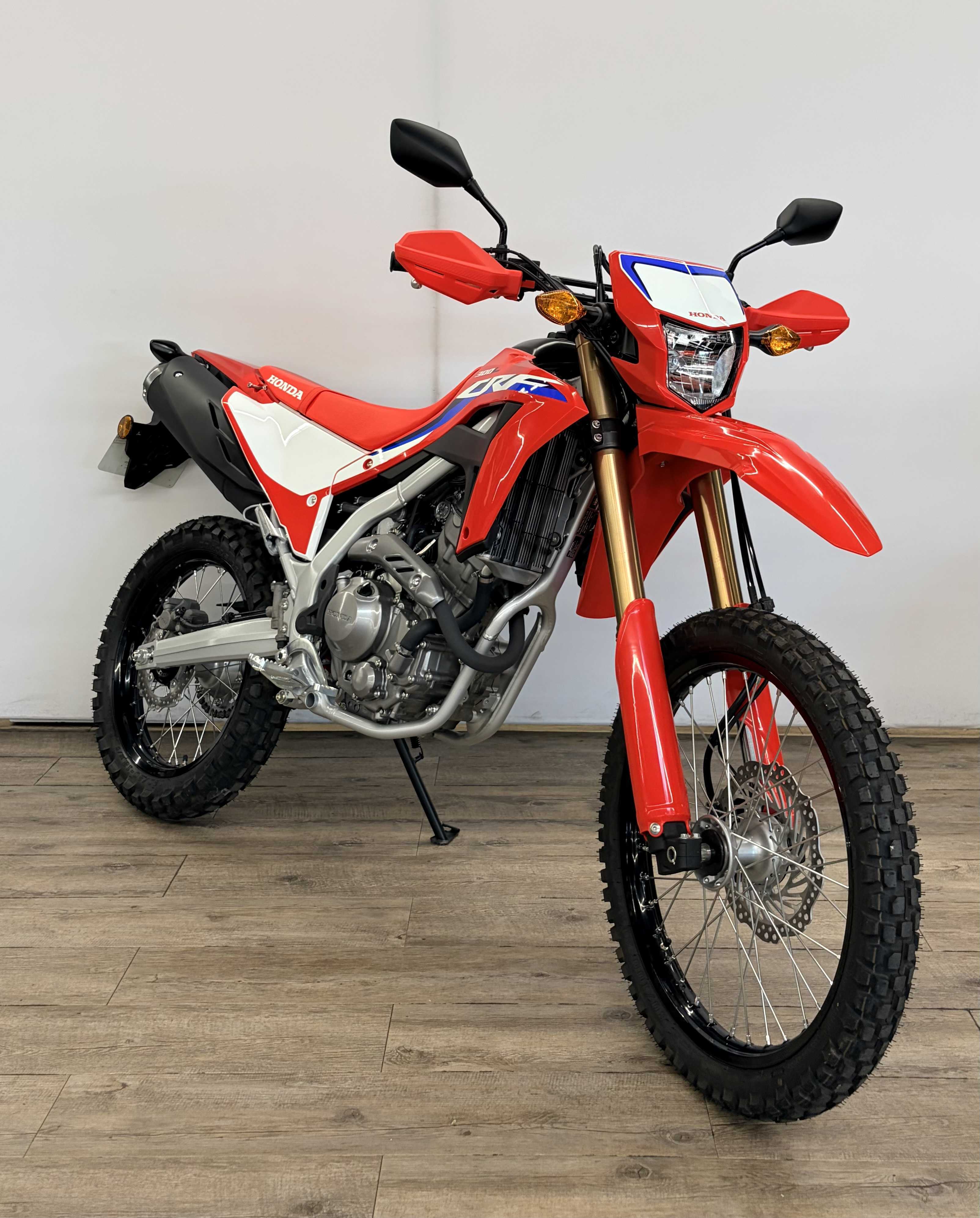 Honda CRF 300 L 2023 HD vue 3/4 droite