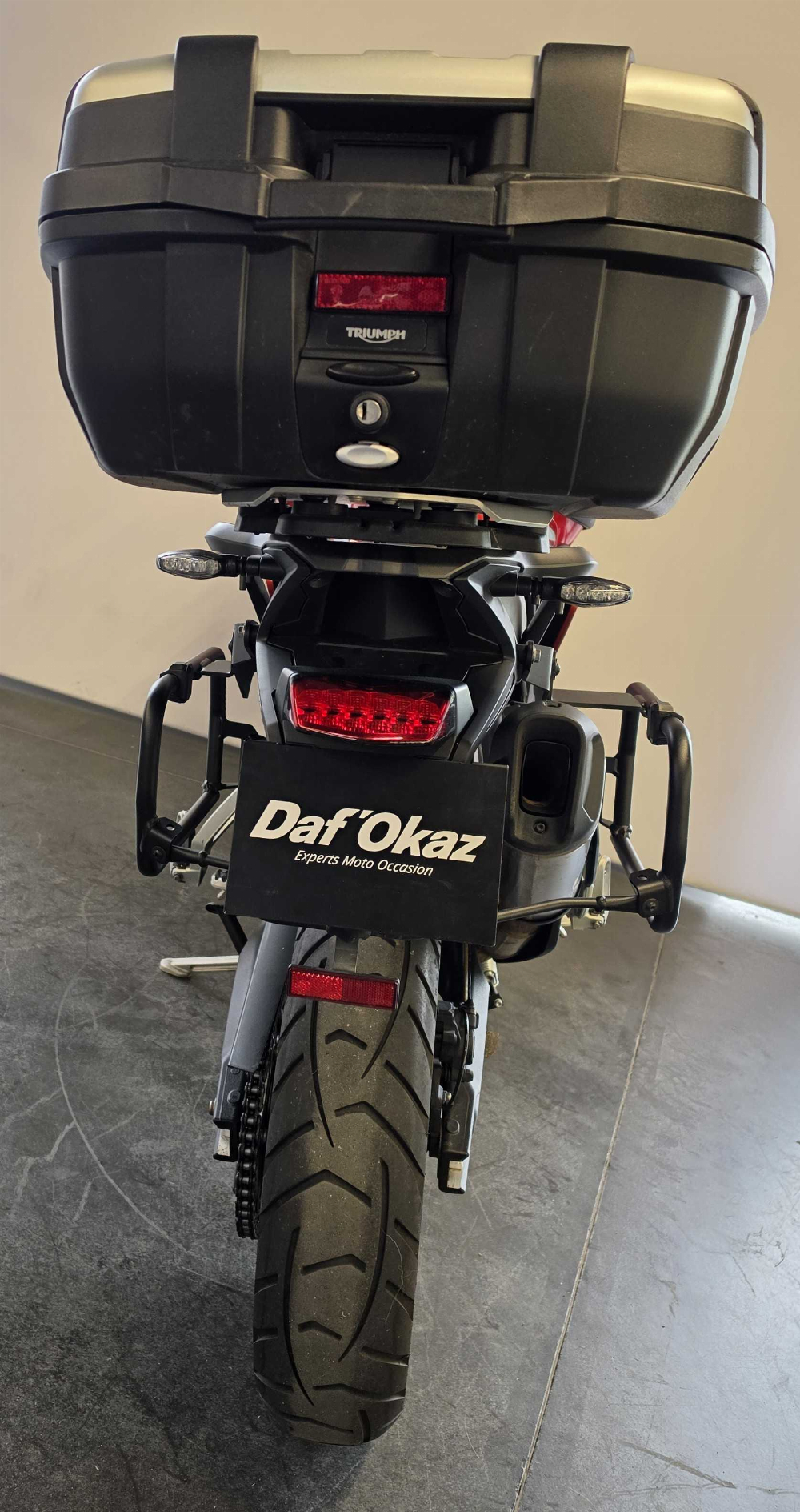 Triumph 900 Tiger GT 2020 vue arrière