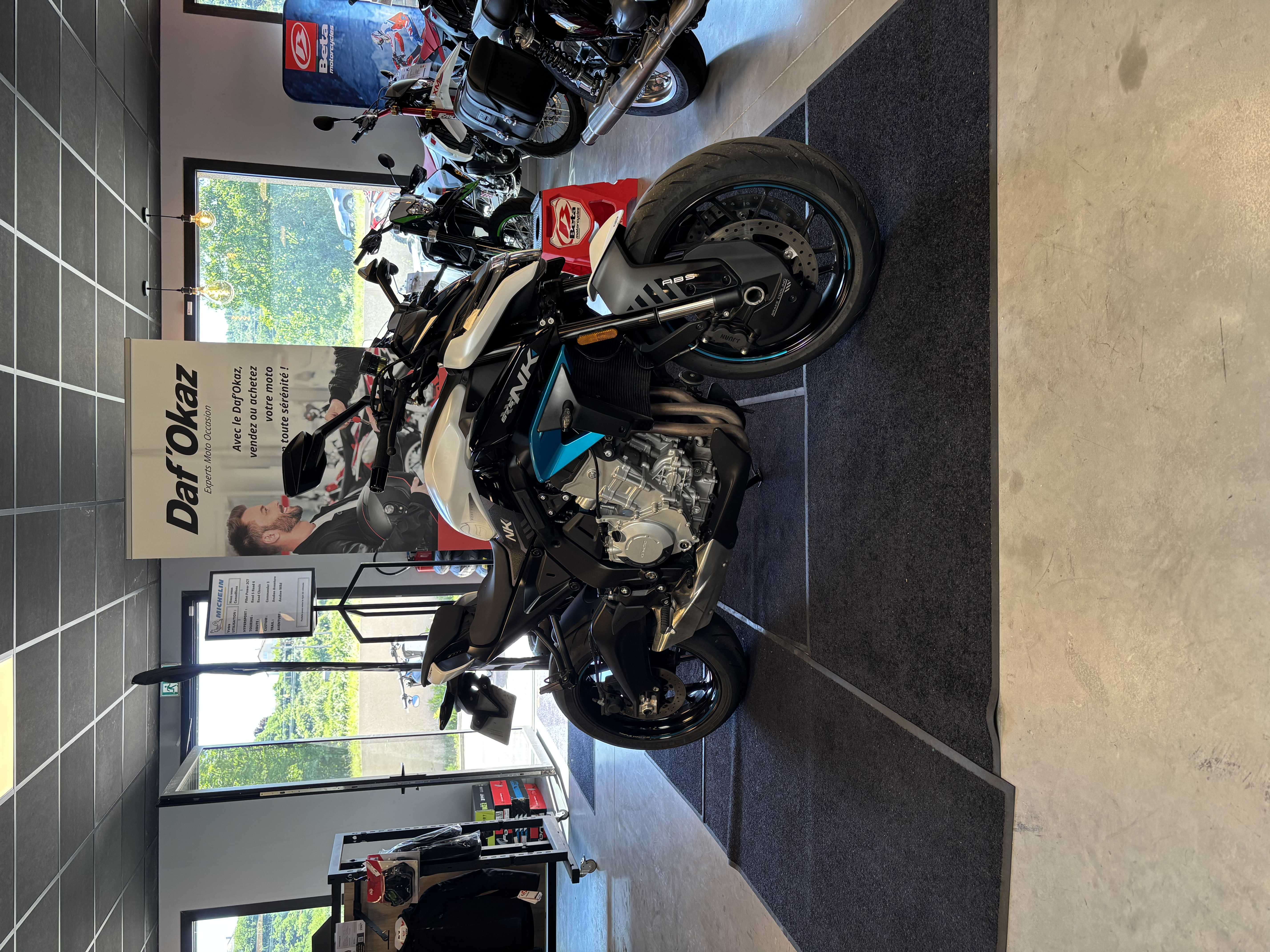 CFMOTO NK 675 2025 HD vue 3/4 droite