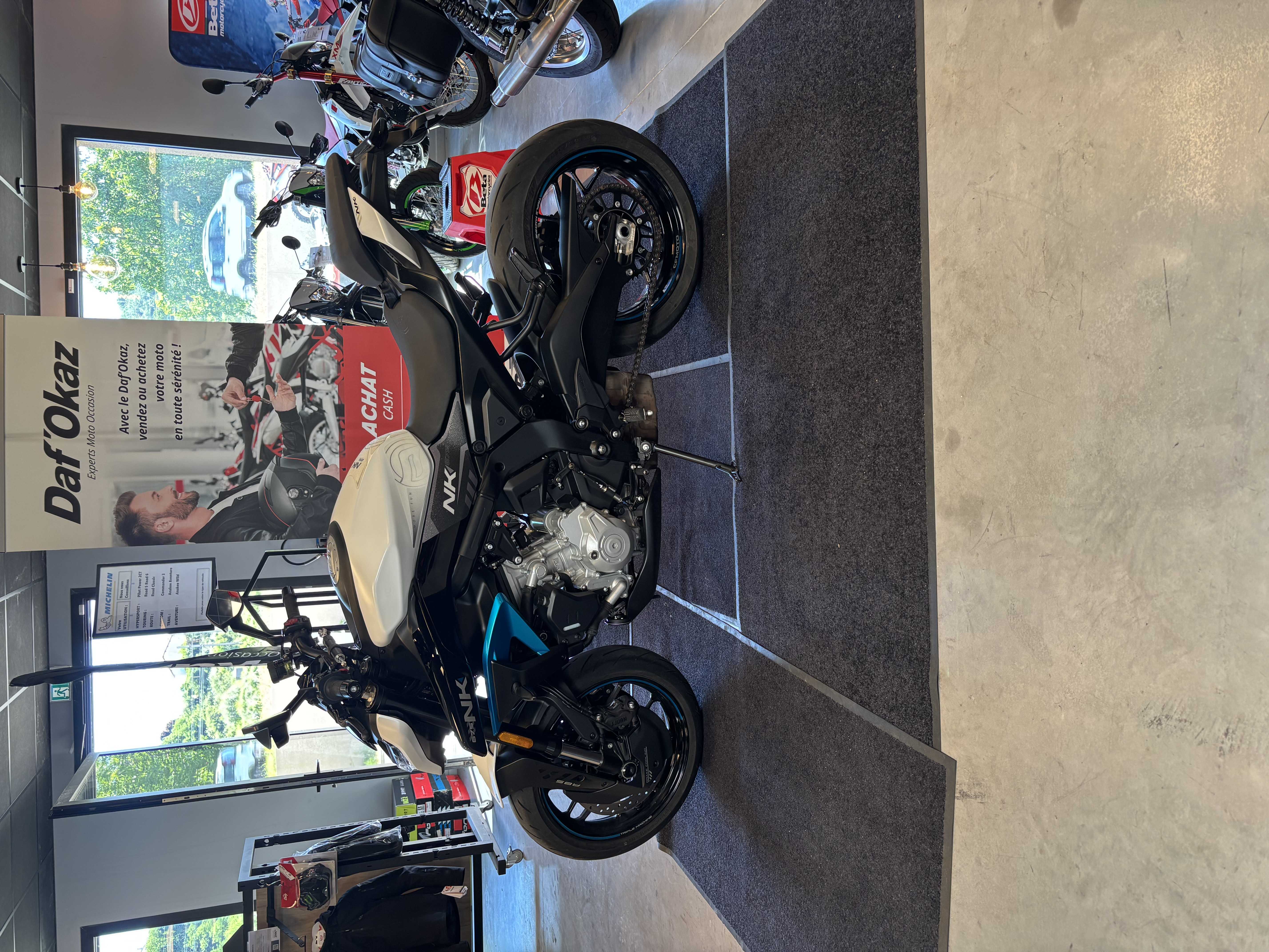 CFMOTO NK 675 2025 HD vue gauche