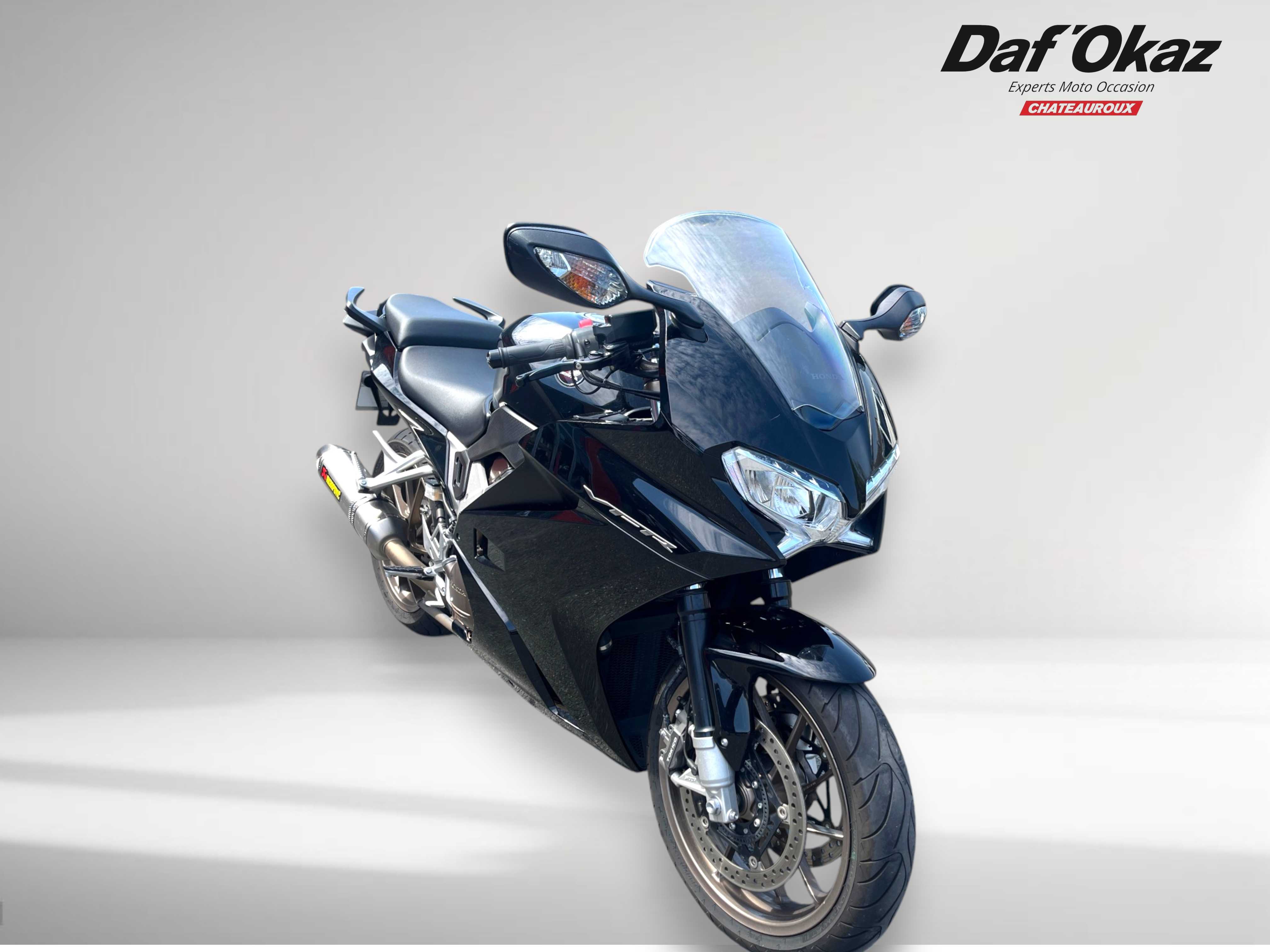 Honda VFR 800 F RC79 2014 HD vue 3/4 droite