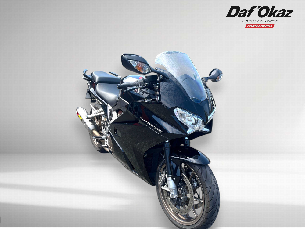 Honda VFR 800 F RC79 2014 vue 3/4 droite