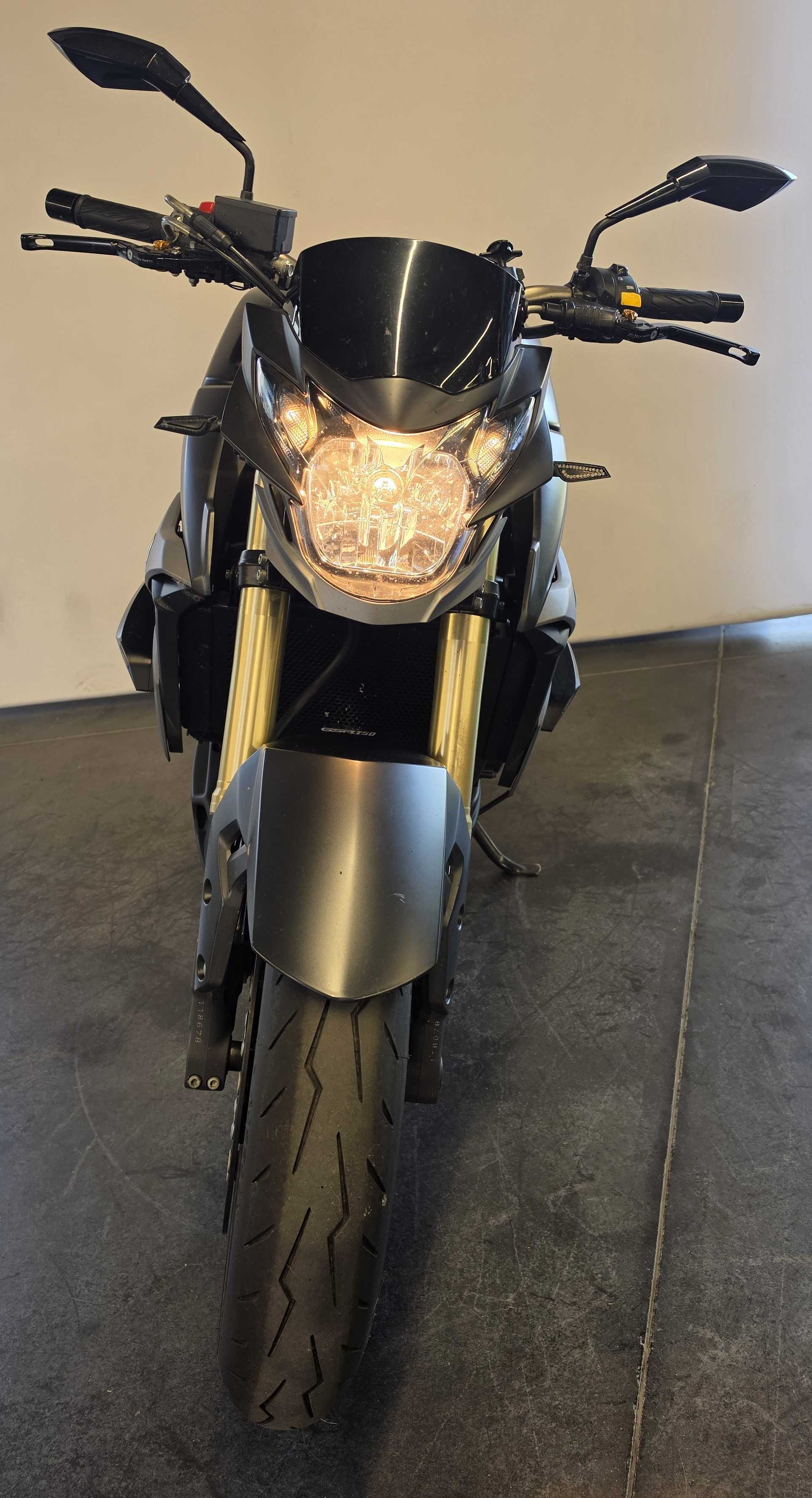 Suzuki GSR 750 2015 HD vue avant