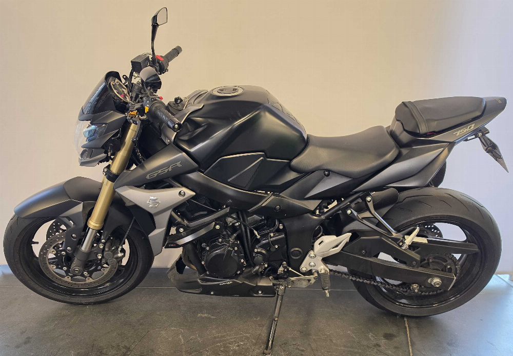 Suzuki GSR 750 2015 vue gauche