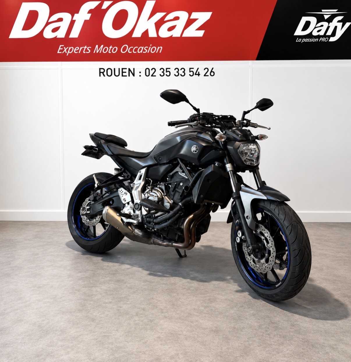 Yamaha MT-07 2014 HD vue 3/4 droite