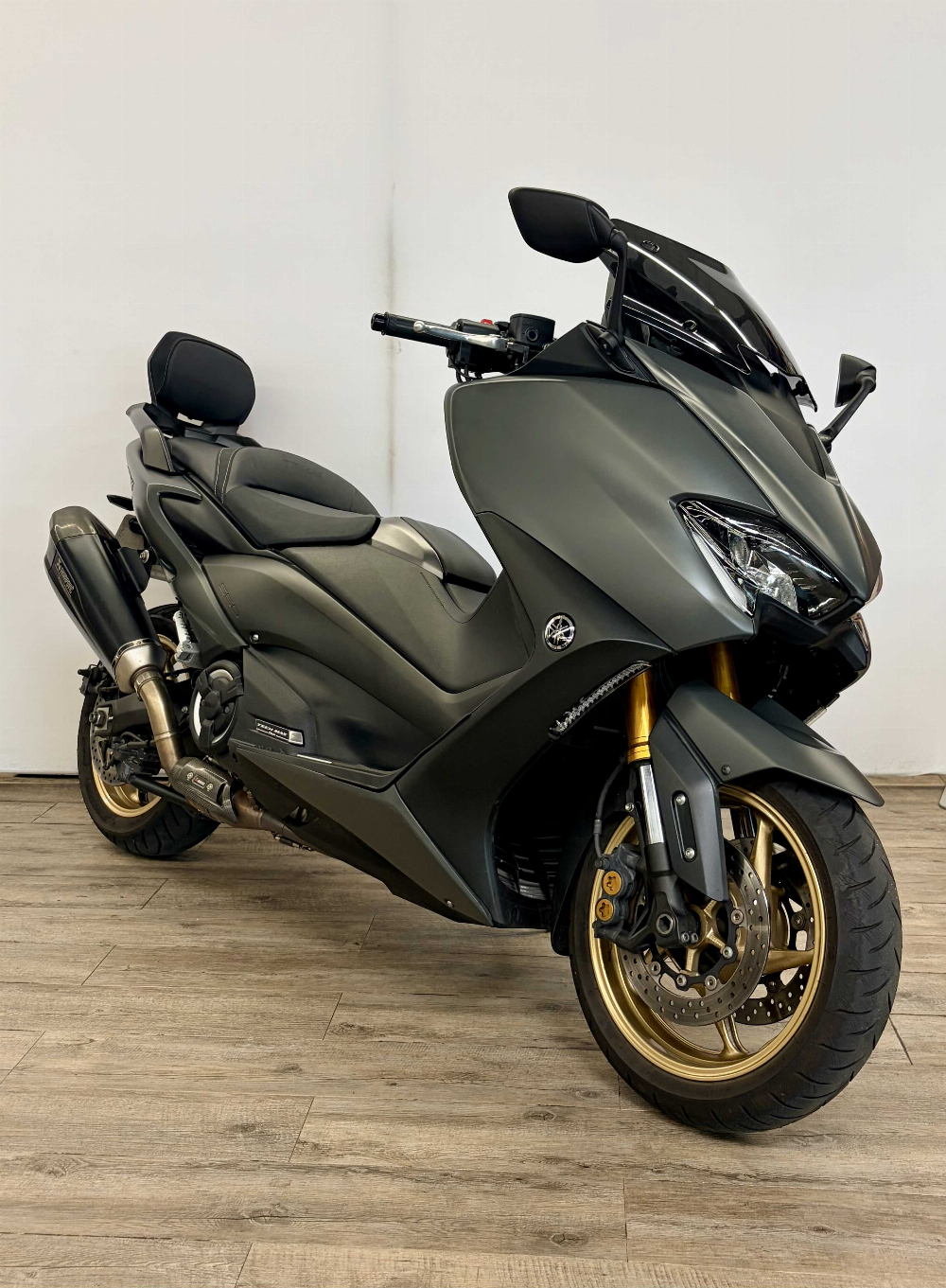 Yamaha XP 560 T-Max Tech Max 2021 vue 3/4 droite