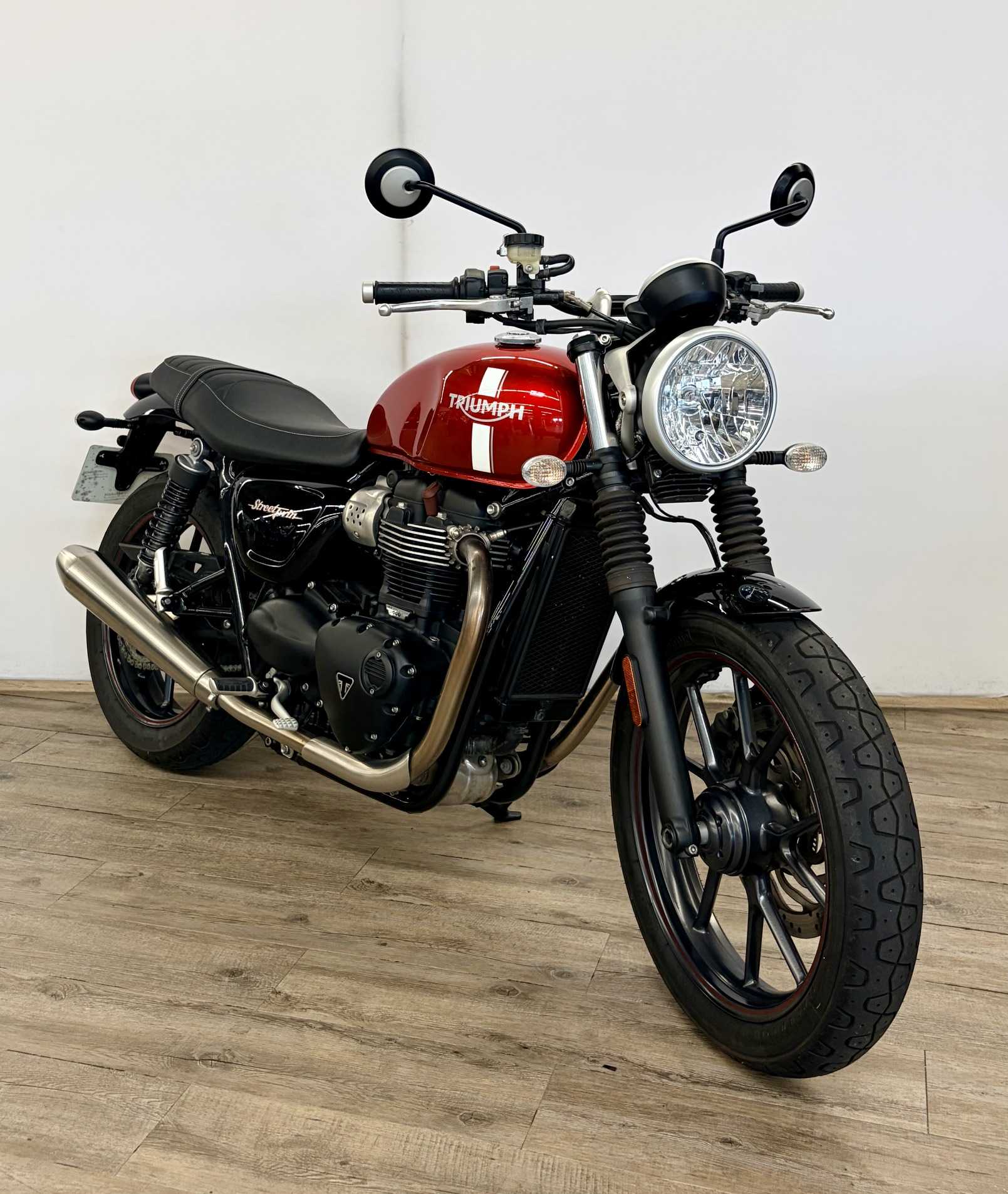 Triumph 900 Street Twin 2016 HD vue 3/4 droite