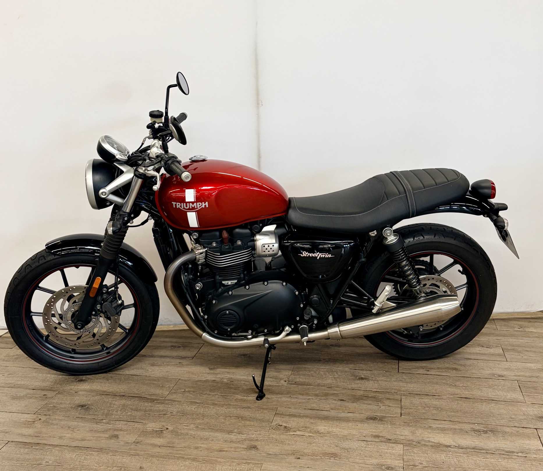 Triumph 900 Street Twin 2016 HD vue gauche