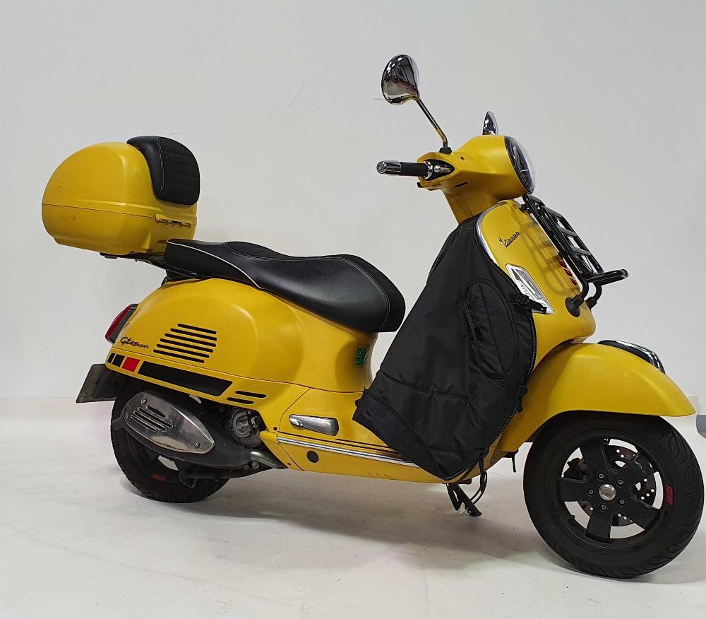 Piaggio 300 GTS 2017 vue 3/4 droite