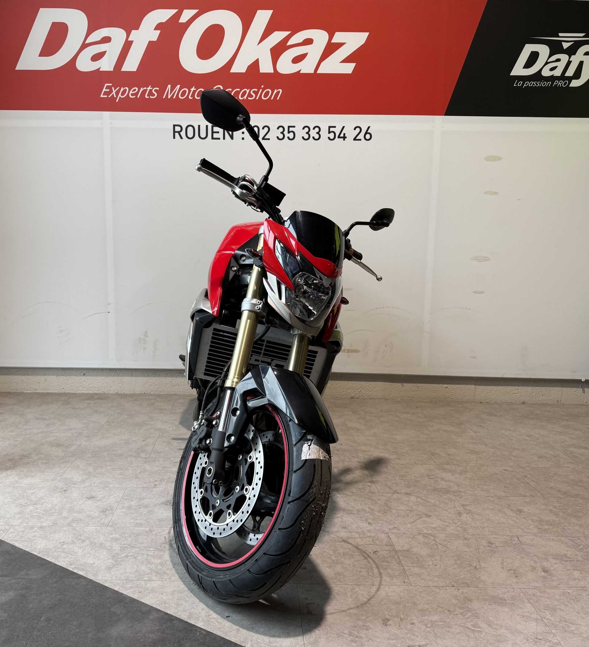 Suzuki GSR 750 2012 HD vue avant