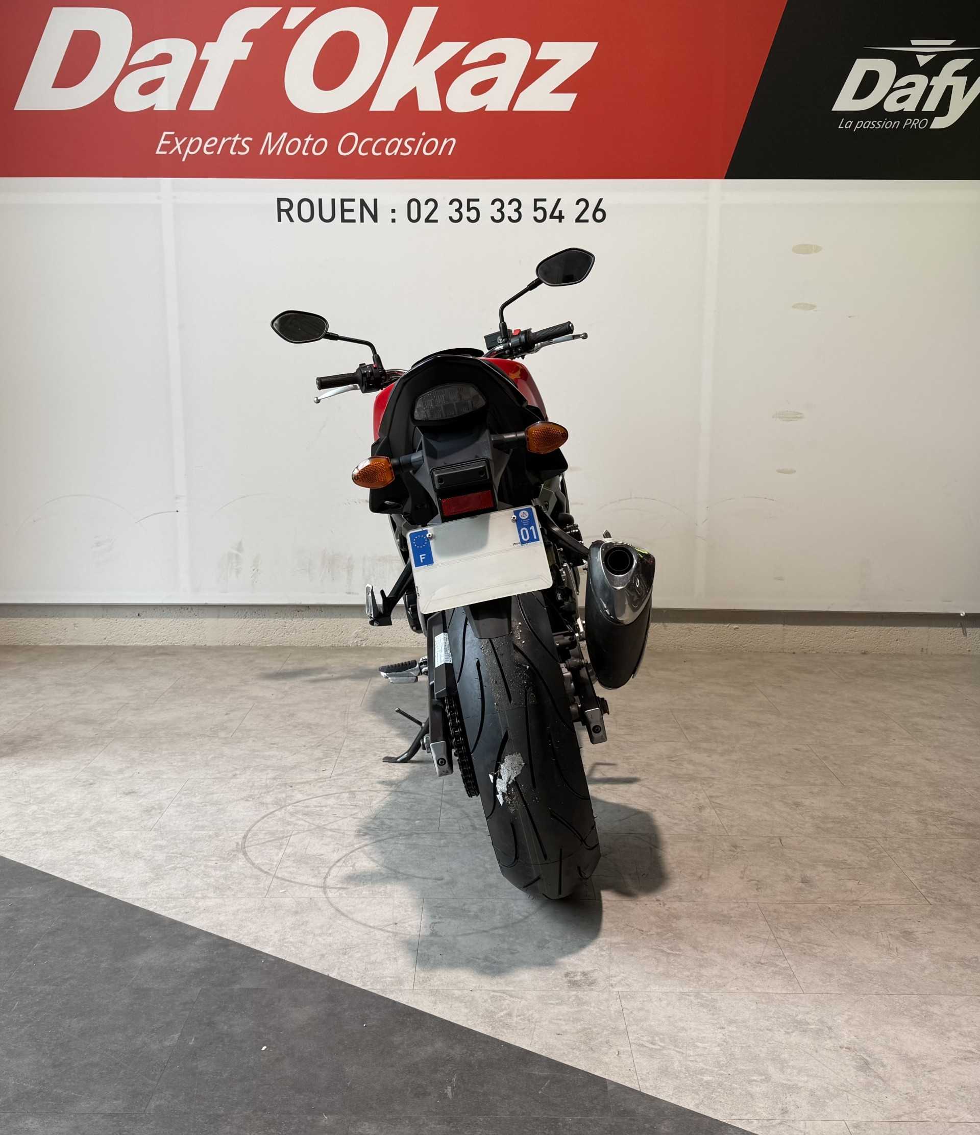 Suzuki GSR 750 2012 HD vue arrière