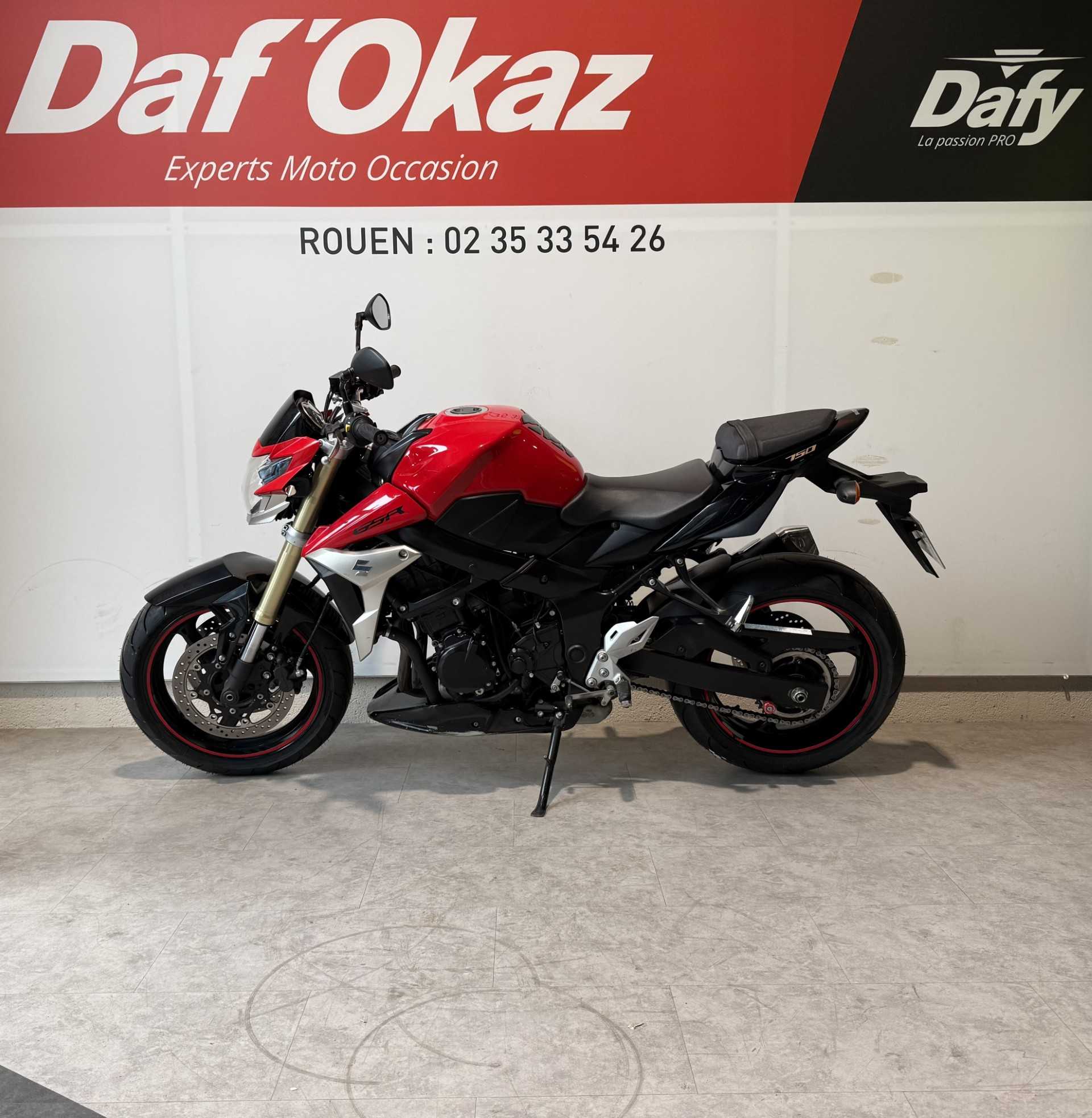 Suzuki GSR 750 2012 HD vue gauche