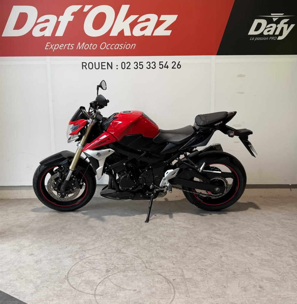 Suzuki GSR 750 2012 vue gauche