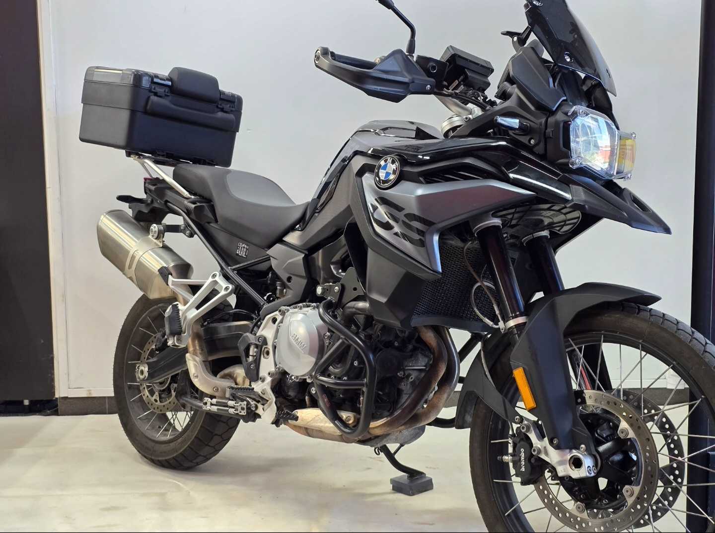 BMW F 850 GS 2022 HD vue 3/4 droite