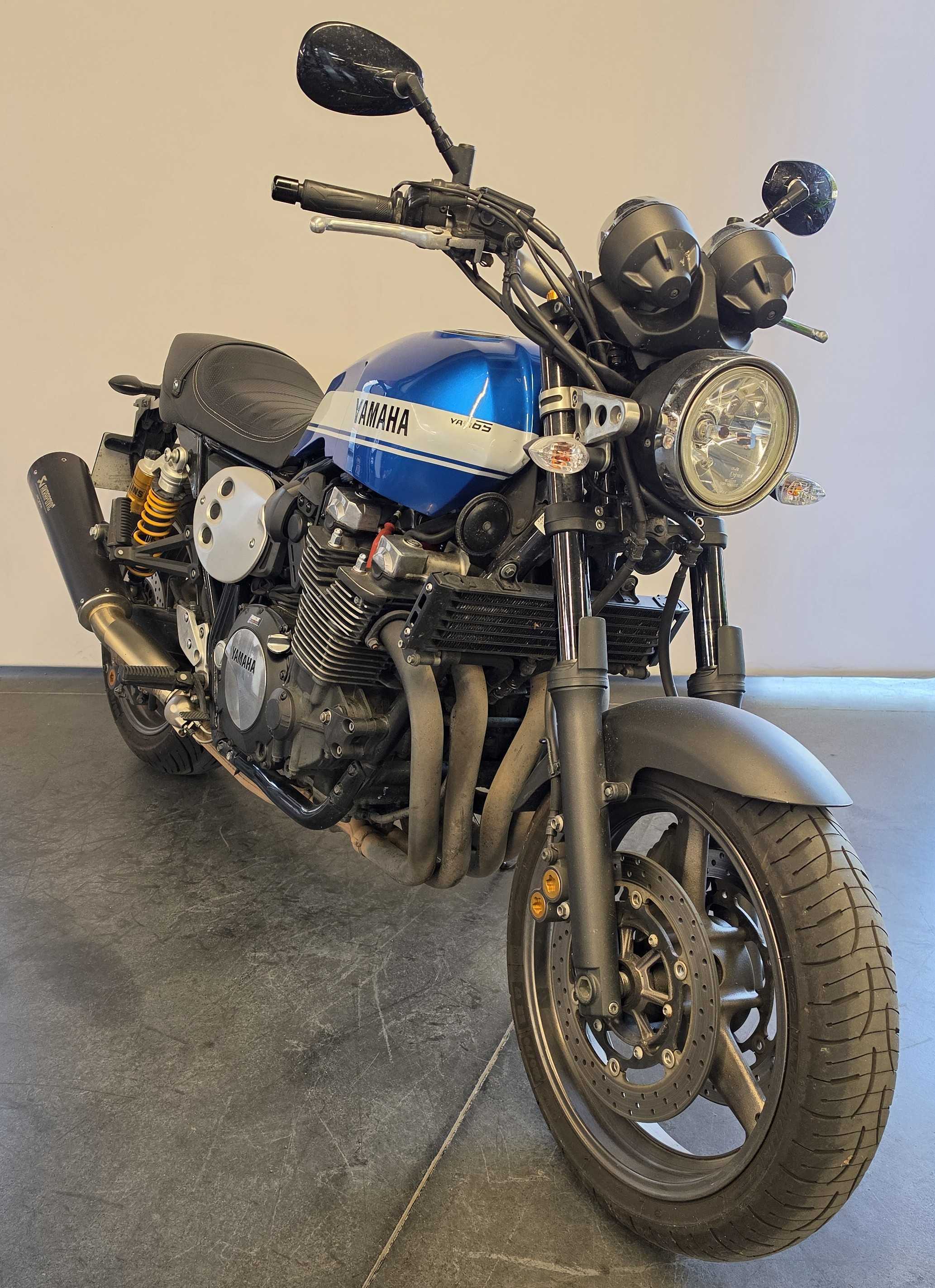 Yamaha XJR 1300 2016 HD vue 3/4 droite