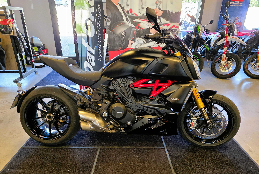 Ducati Diavel 1260 S 2021 vue avant