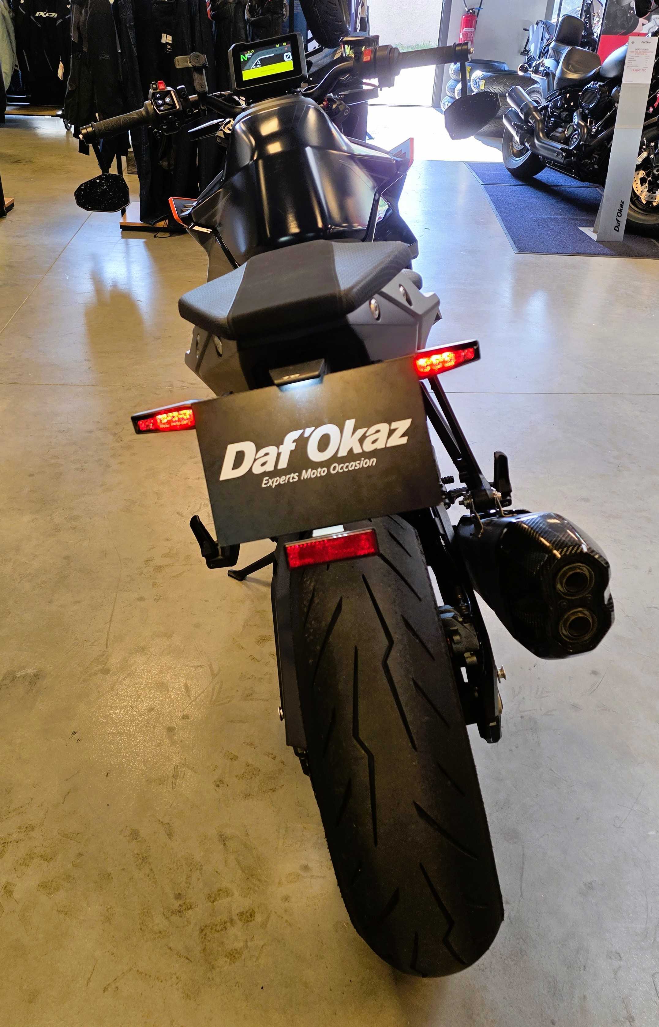 KTM 990 Duke 2024 HD vue arrière
