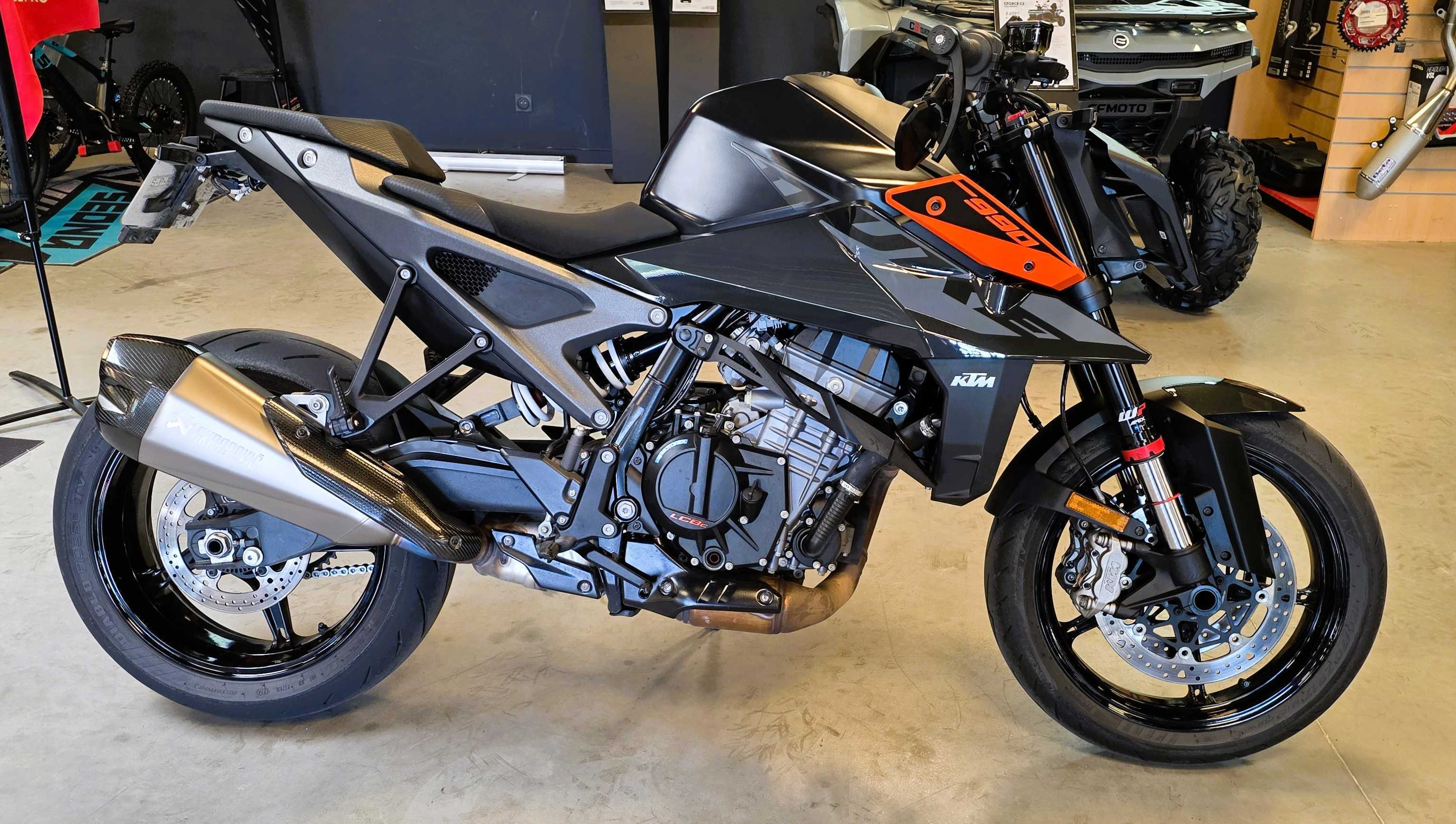 KTM 990 Duke 2024 HD vue gauche