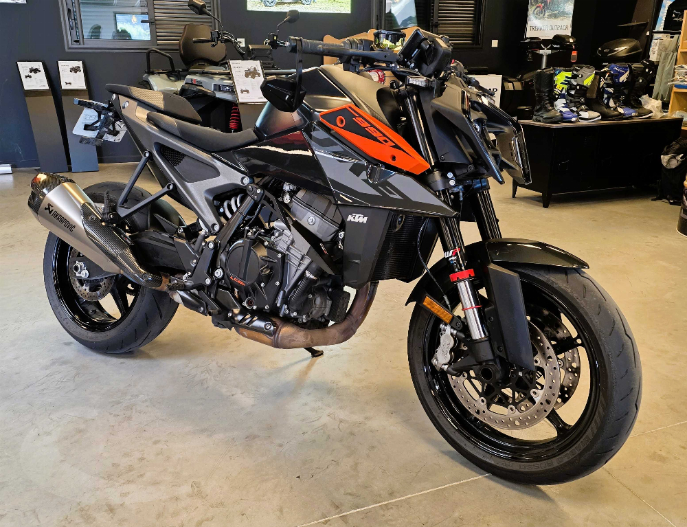 KTM 990 Duke 2024 vue 3/4 droite