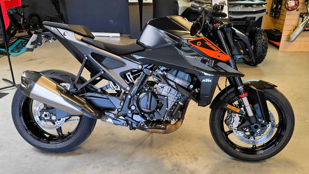 KTM 990 Duke 2024 vue gauche