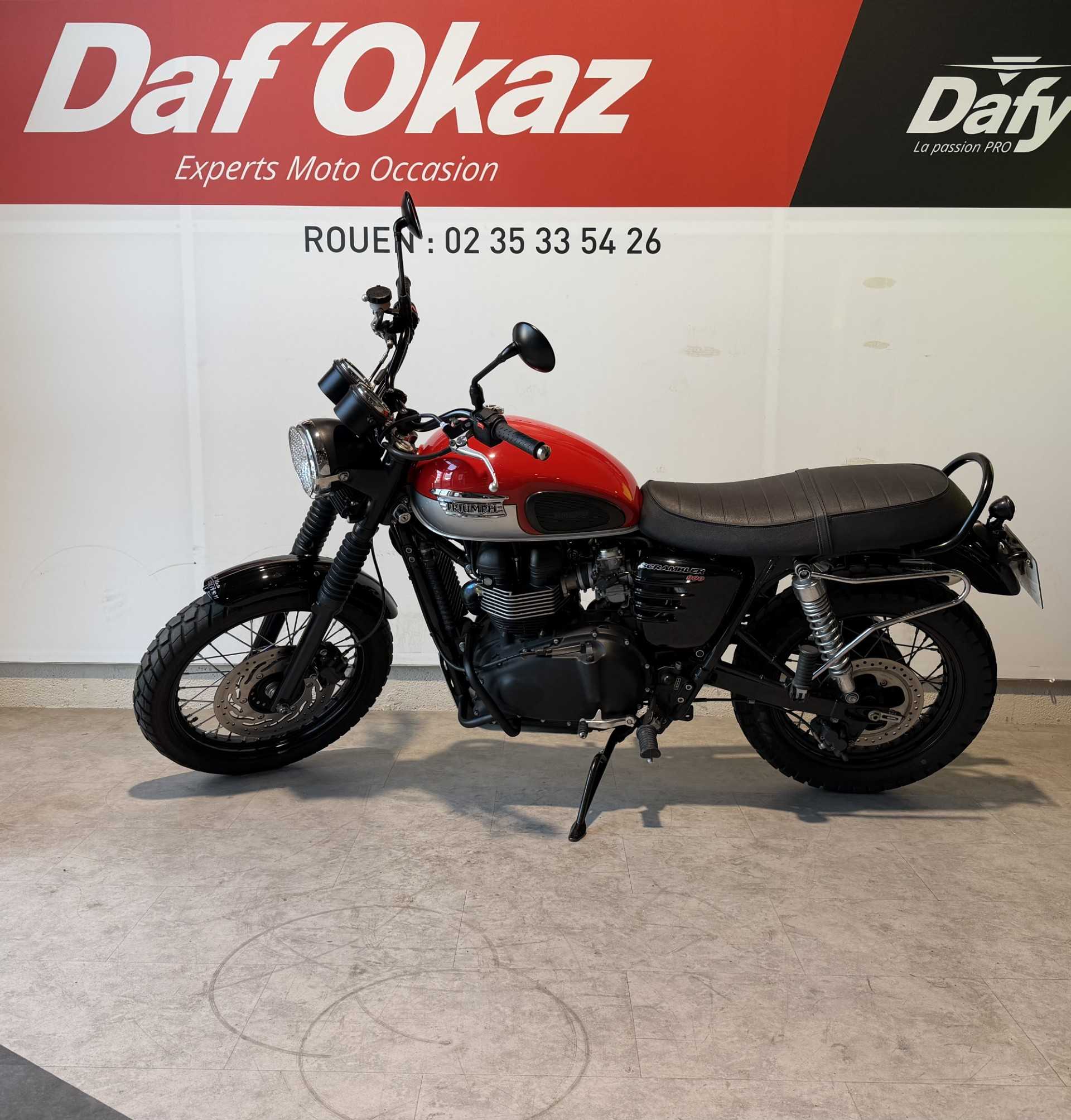 Triumph 900 Scrambler 2016 HD vue gauche