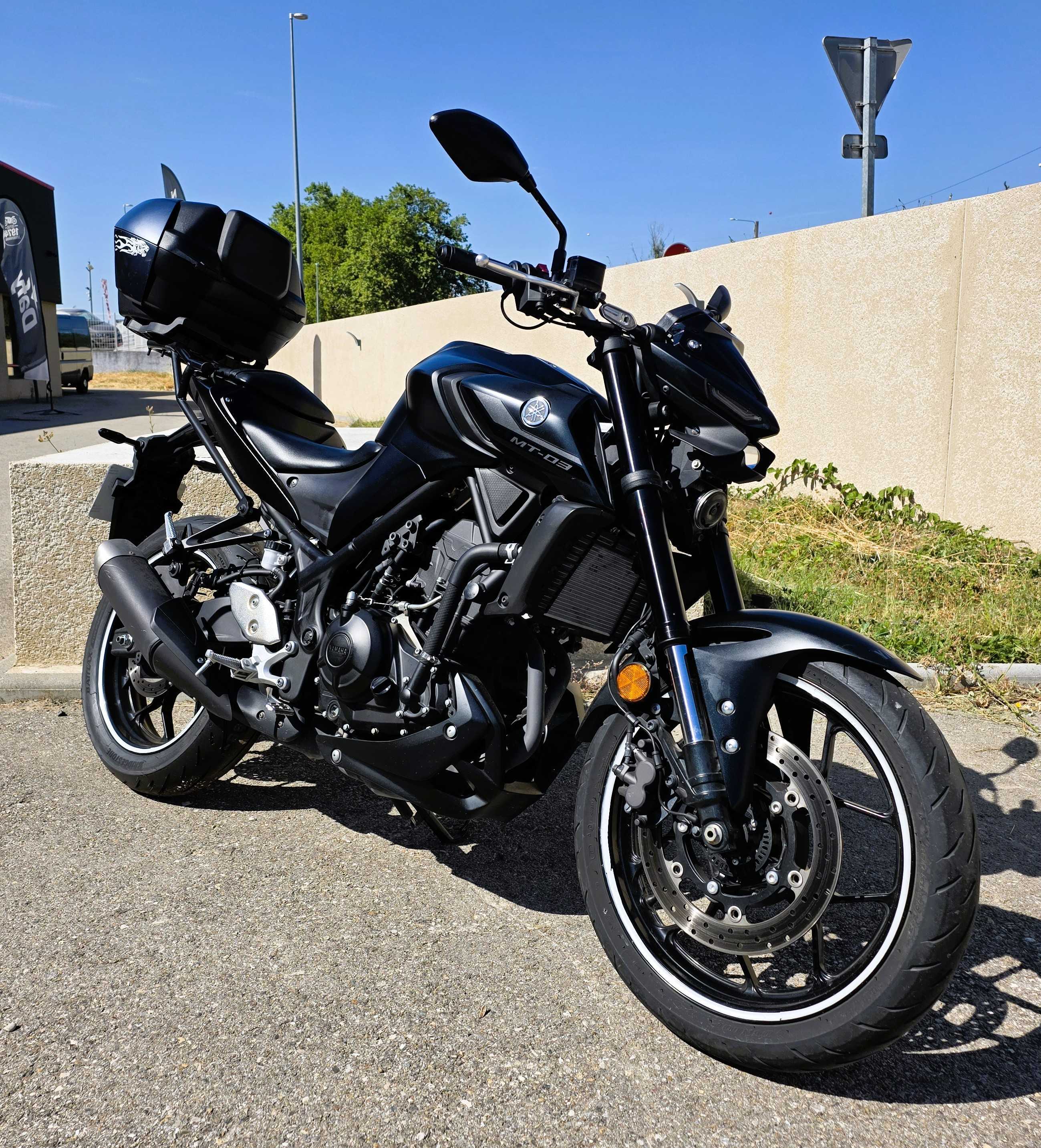 Yamaha MT-03 320 2023 HD vue 3/4 droite