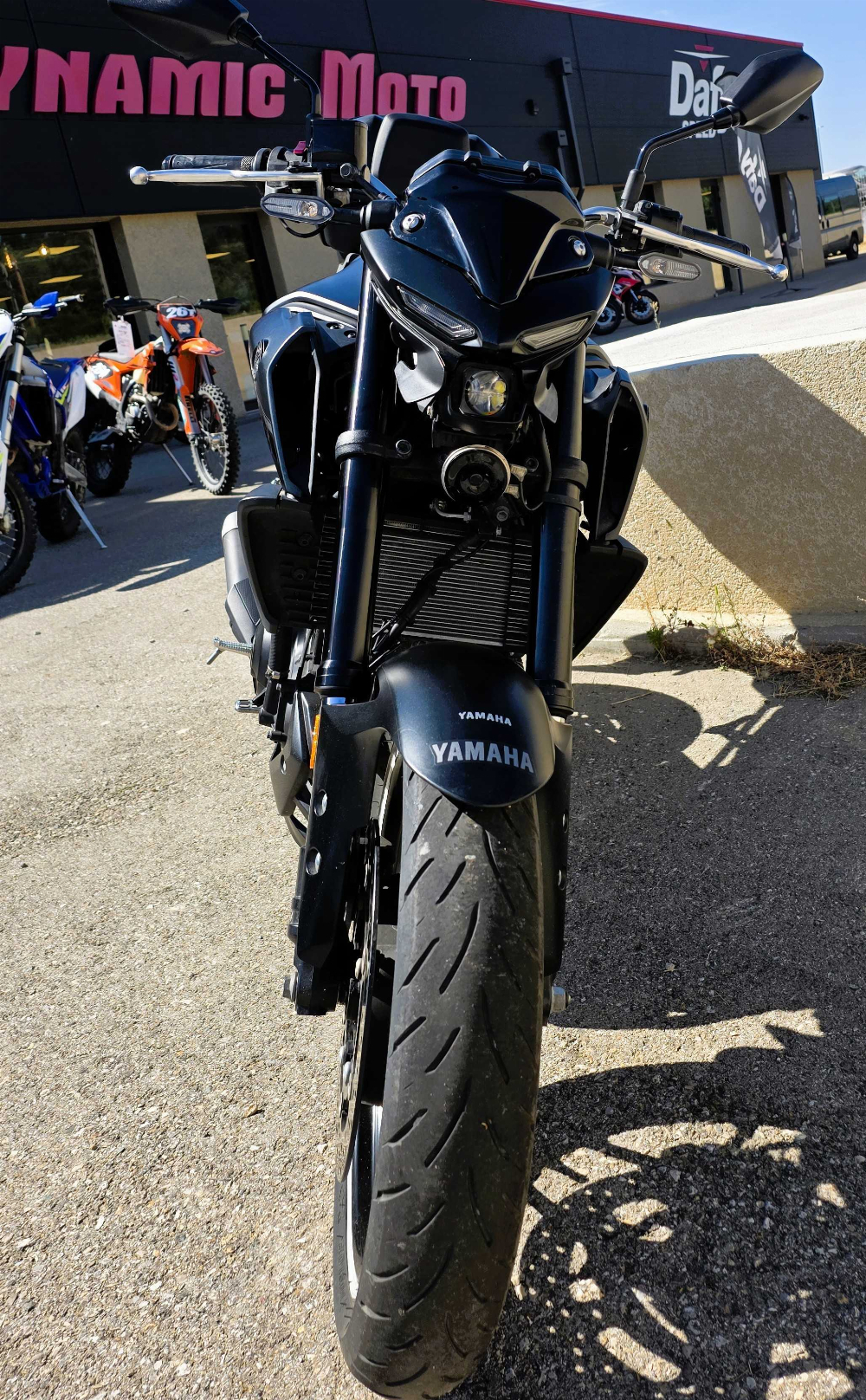 Yamaha MT-03 320 2023 vue avant