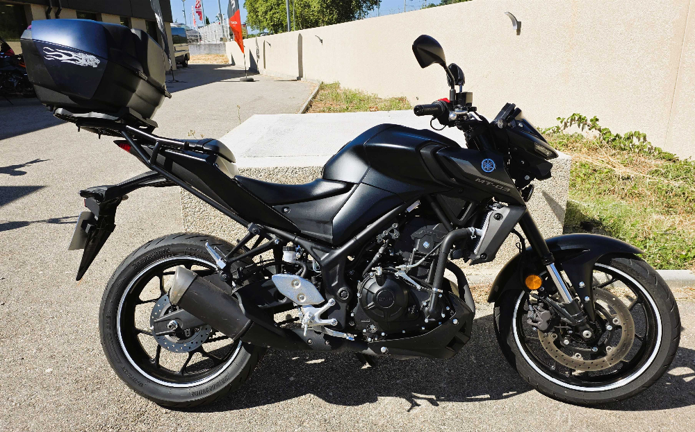 Yamaha MT-03 320 2023 vue arrière