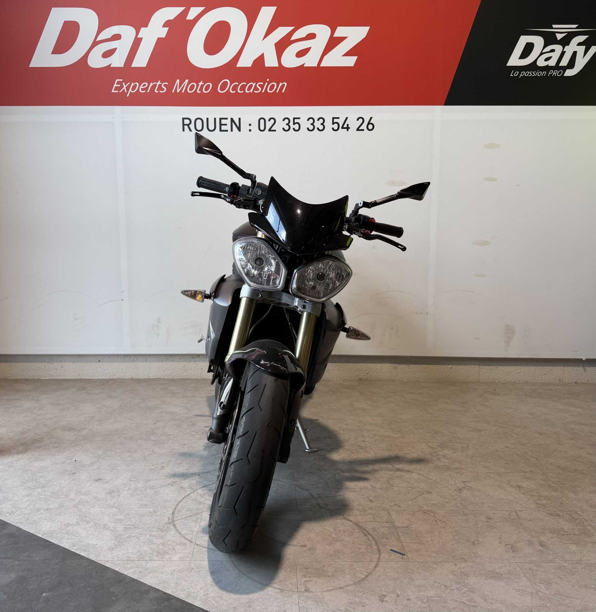 Triumph 675 Street Triple 2014 HD vue avant