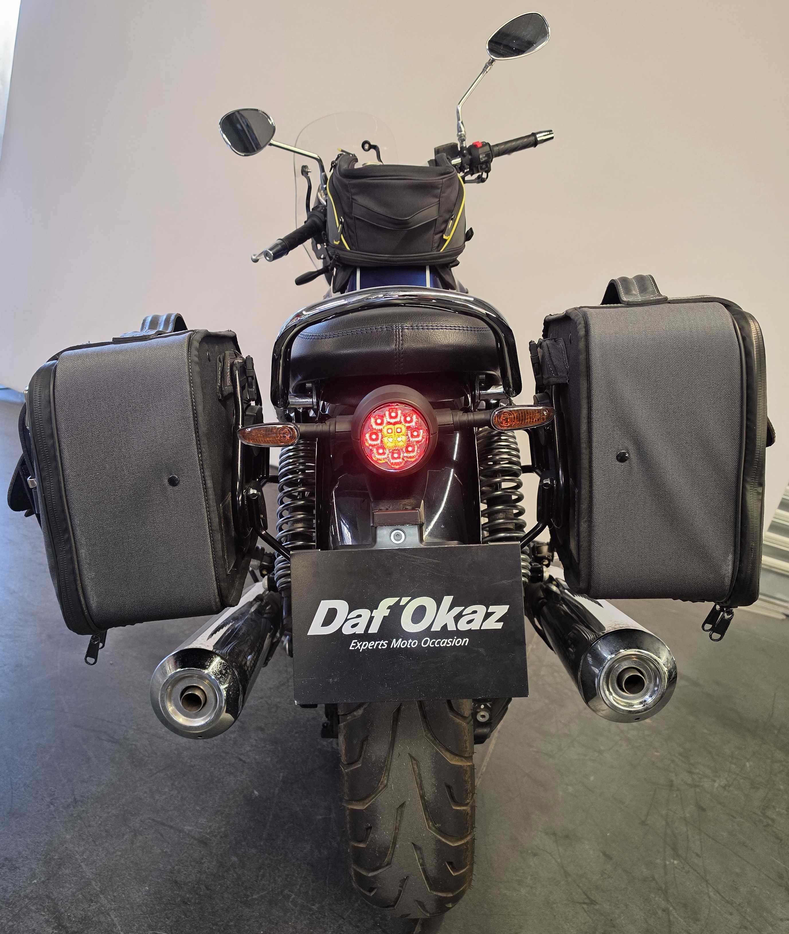 Moto Guzzi V7 IV SPECIAL 2021 HD vue arrière