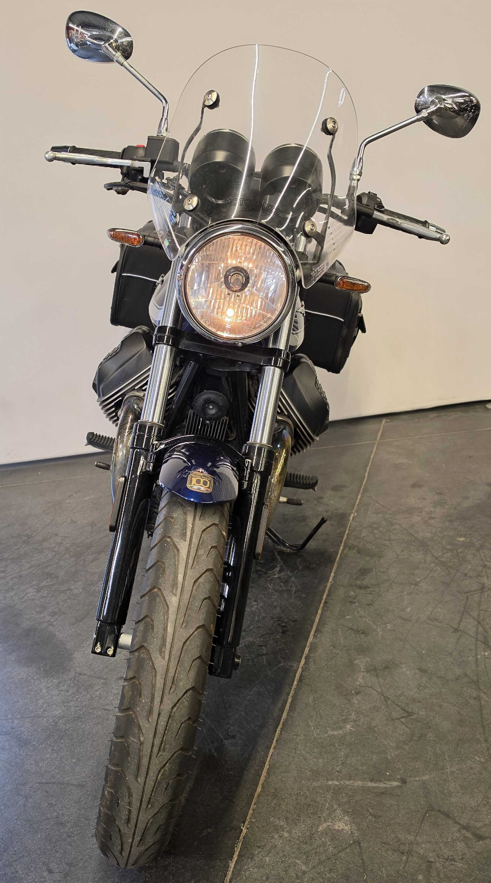 Moto Guzzi V7 IV SPECIAL 2021 vue avant