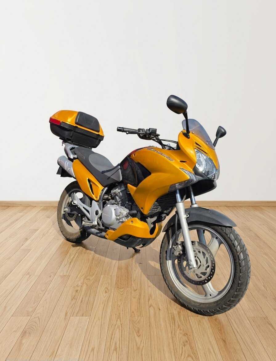 Honda XL 125 V Varadero 2008 vue 3/4 droite