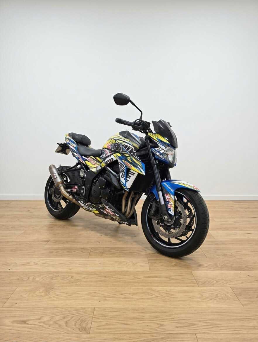 Suzuki GSX-S 750 2020 vue 3/4 droite