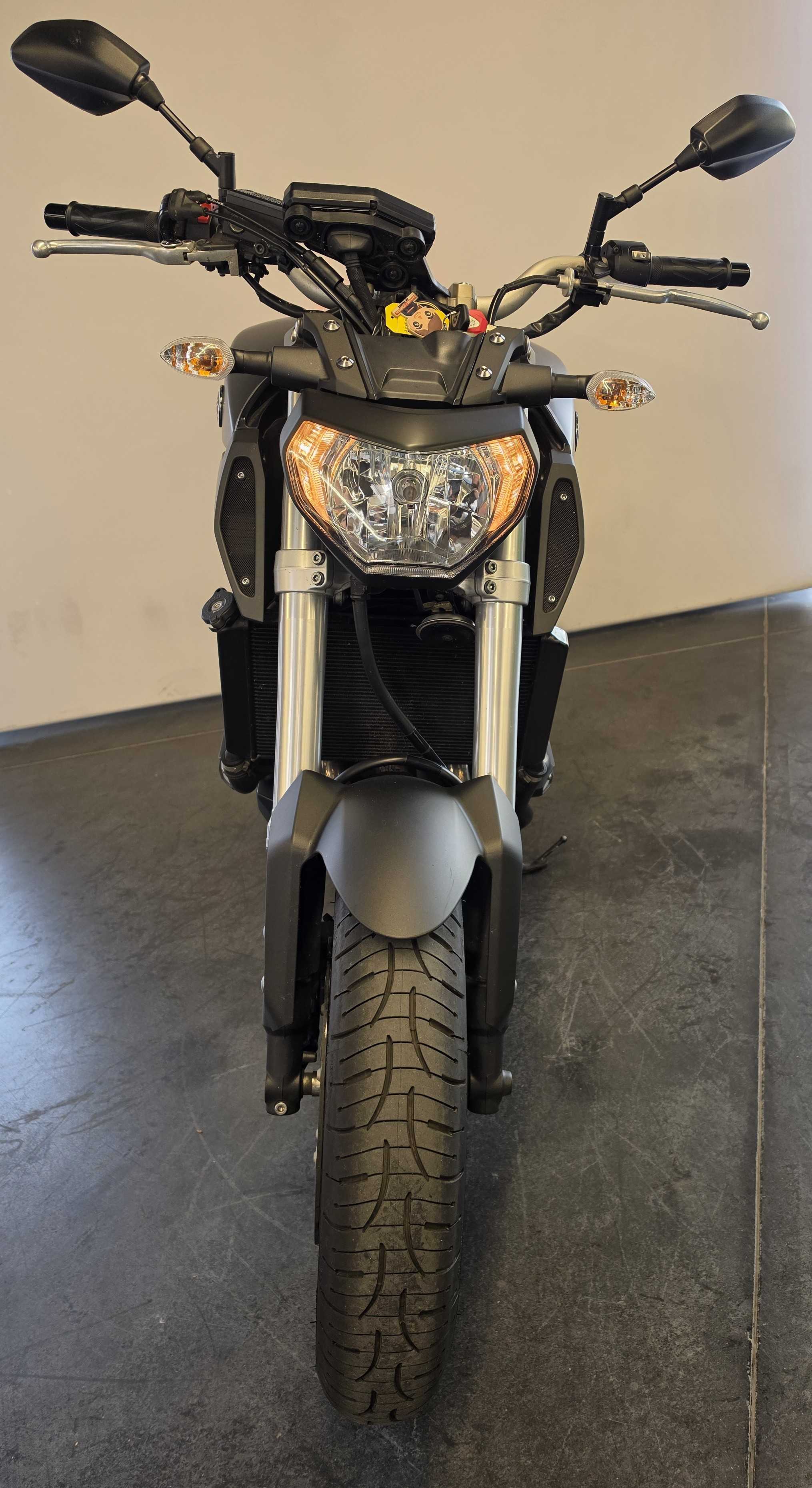 Yamaha MT-09 850 2015 HD vue avant