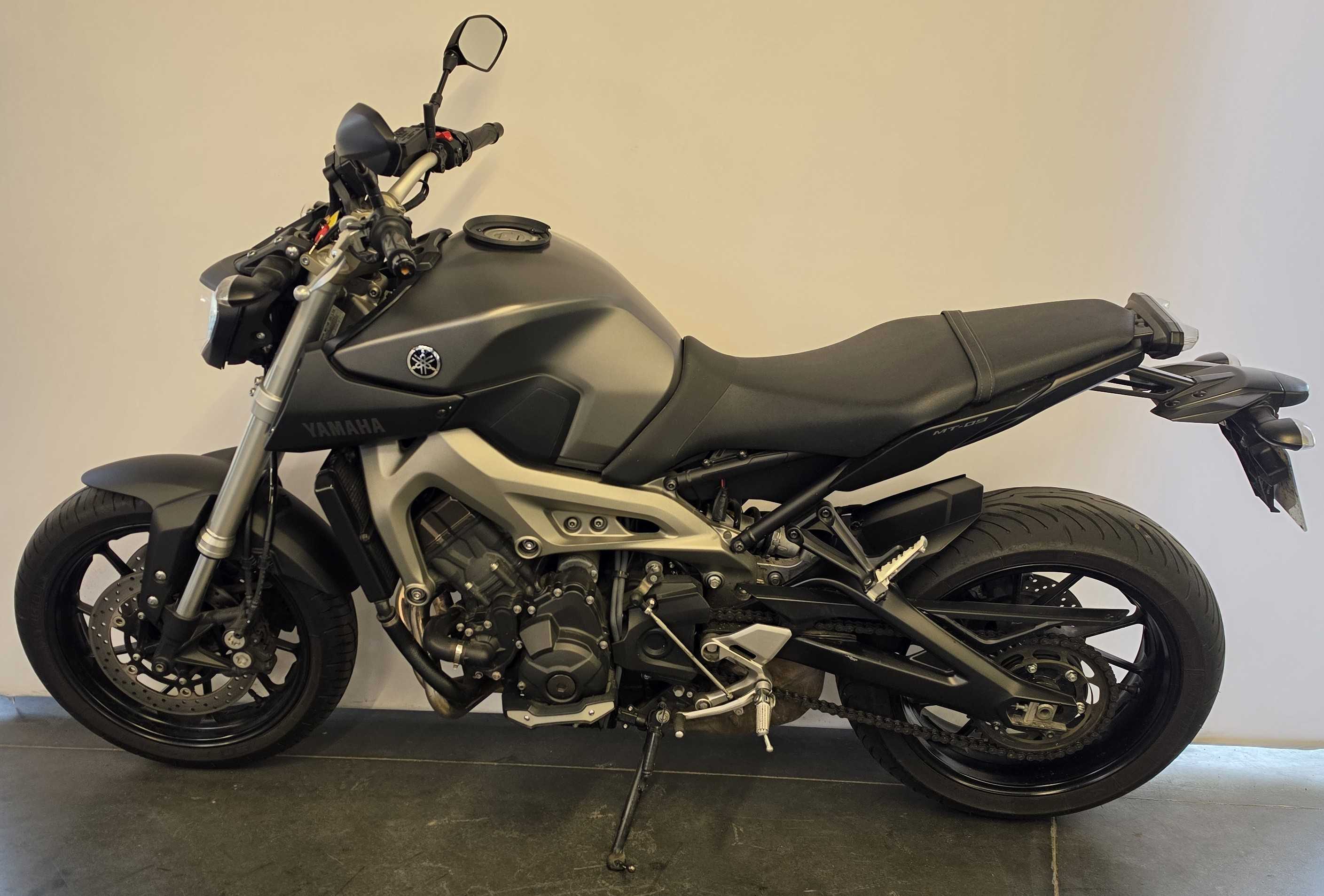 Yamaha MT-09 850 2015 HD vue gauche