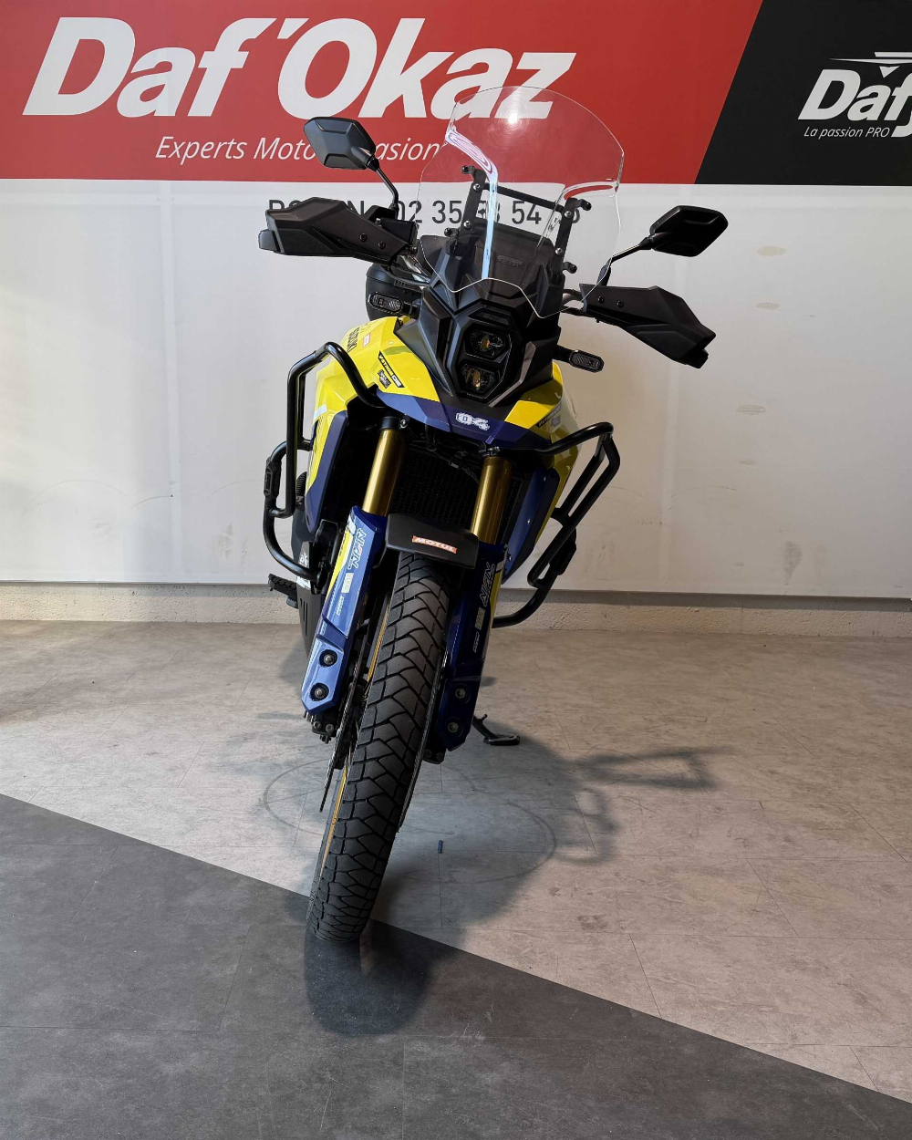 Suzuki DL 800 V-Strom DE 2023 vue avant