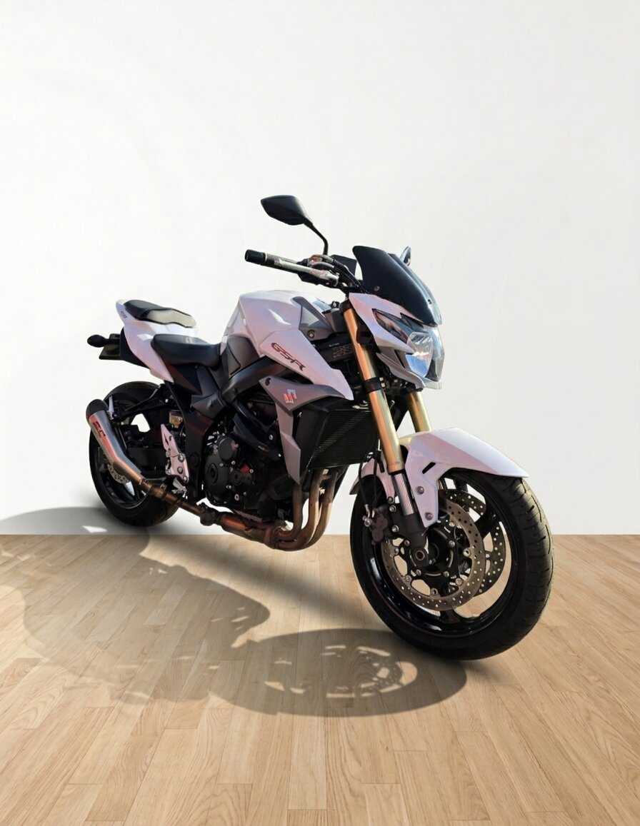 Suzuki GSR 750 ABS 2015 vue 3/4 droite