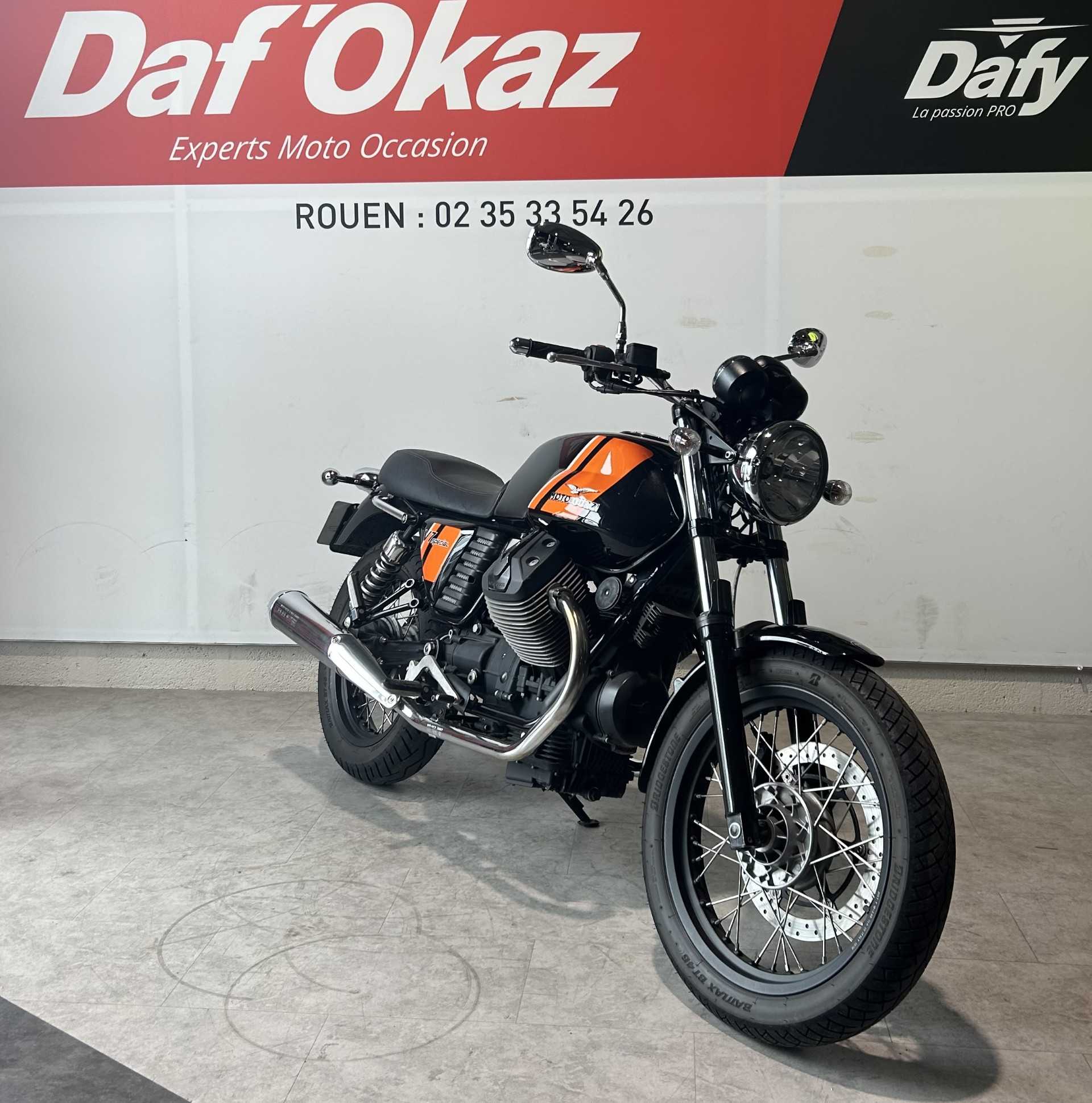 Moto Guzzi 750 V7 V7 SPECIALE 2013 HD vue 3/4 droite