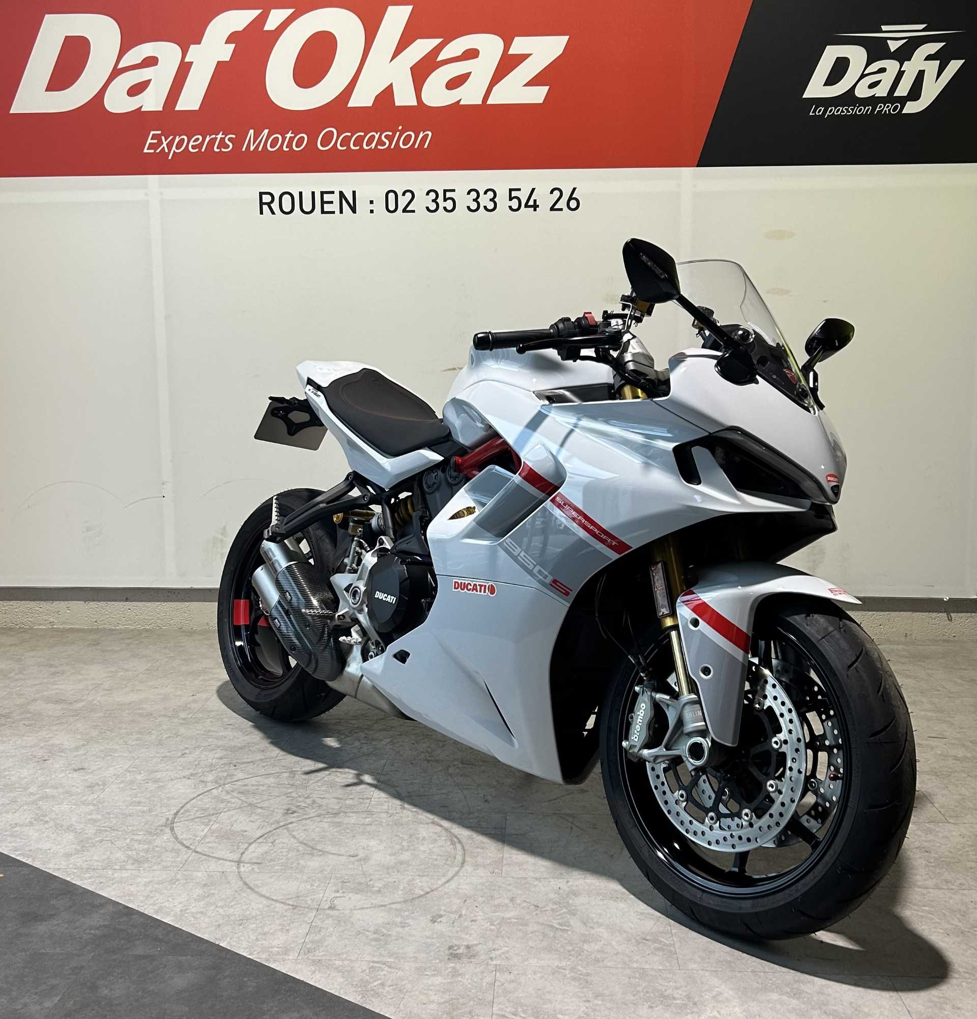 Ducati 950 SUPERSPORT S 2024 HD vue 3/4 droite