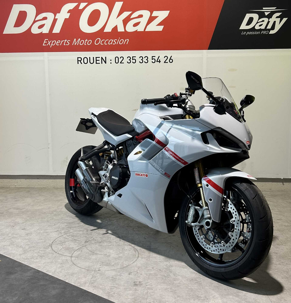 Ducati 950 SUPERSPORT S 2024 vue 3/4 droite