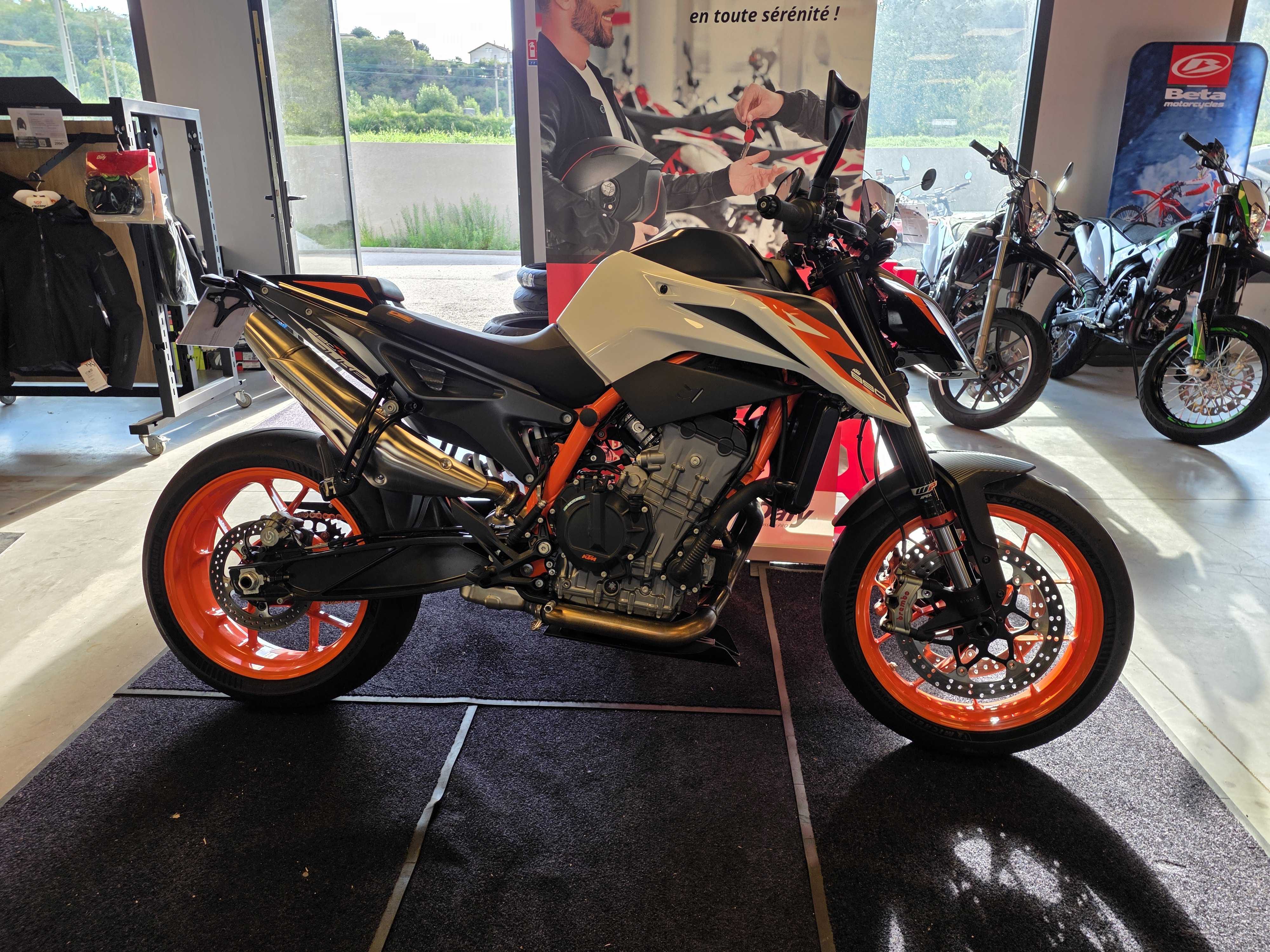 KTM 890 Duke R 2021 HD vue gauche