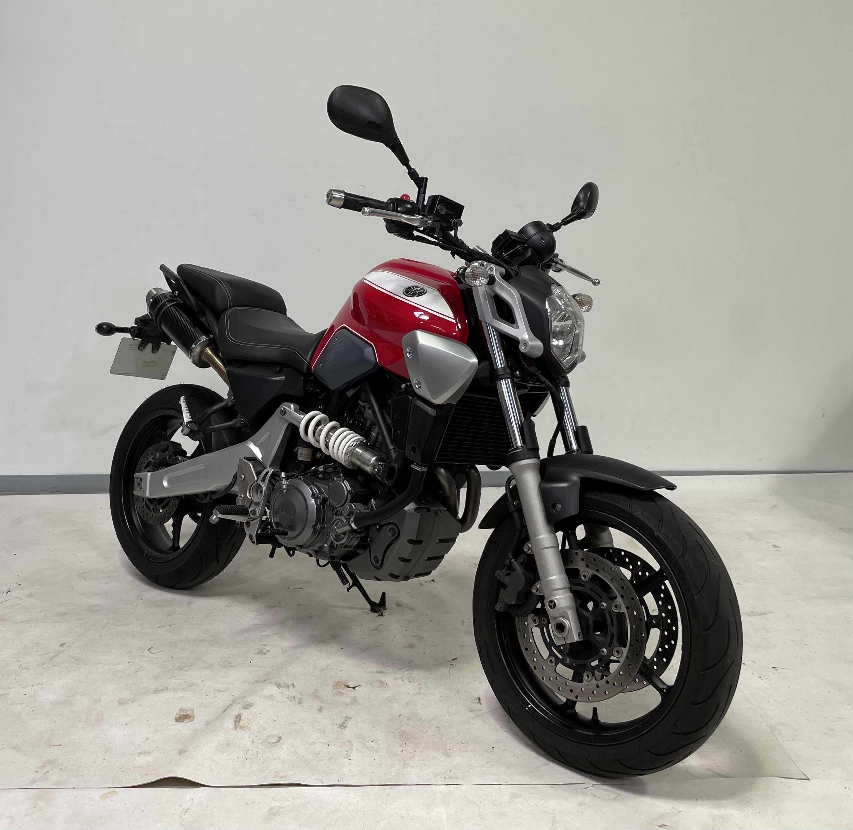 Yamaha MT-03 660 2009 HD vue 3/4 droite