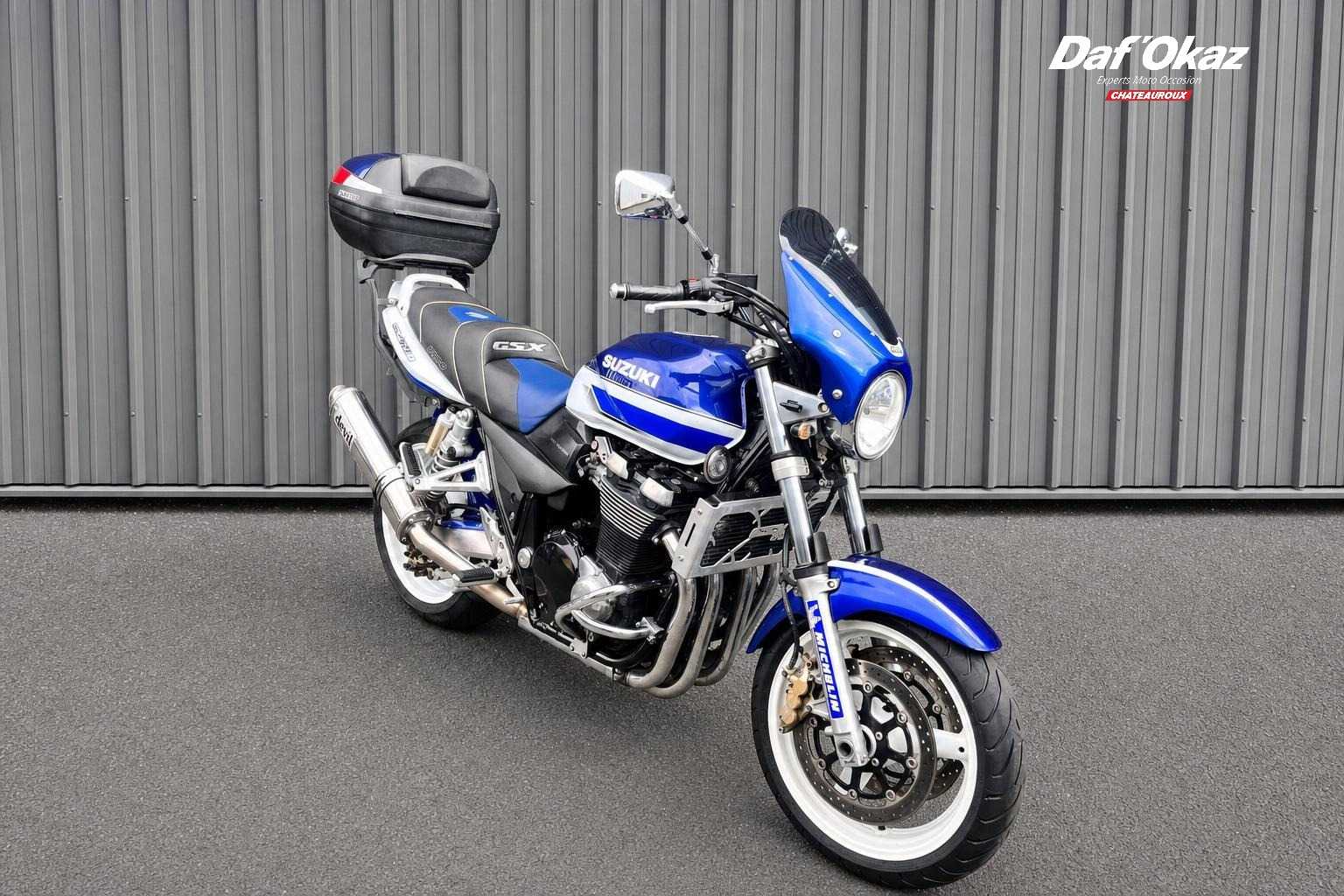 Suzuki GSX 1400 2001 HD vue 3/4 droite