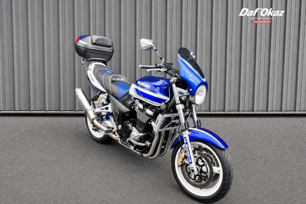 Suzuki GSX 1400 2001 vue 3/4 droite
