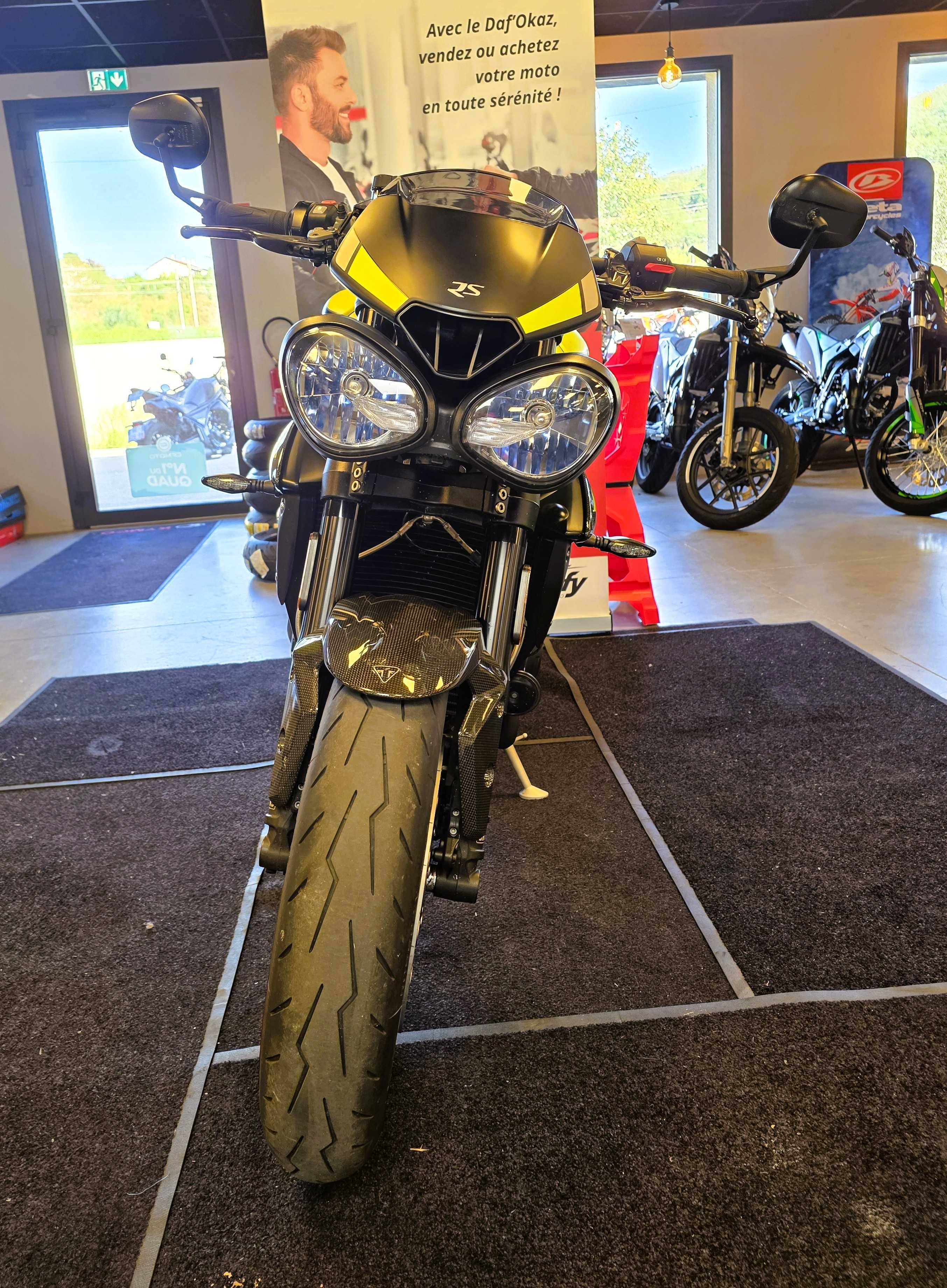 Triumph 1050 Speed Triple RS 2020 HD vue avant