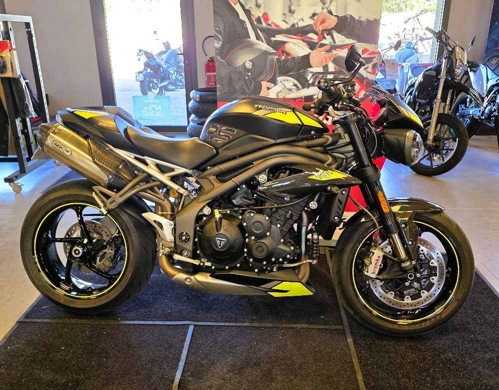 Triumph 1050 Speed Triple RS 2020 vue arrière