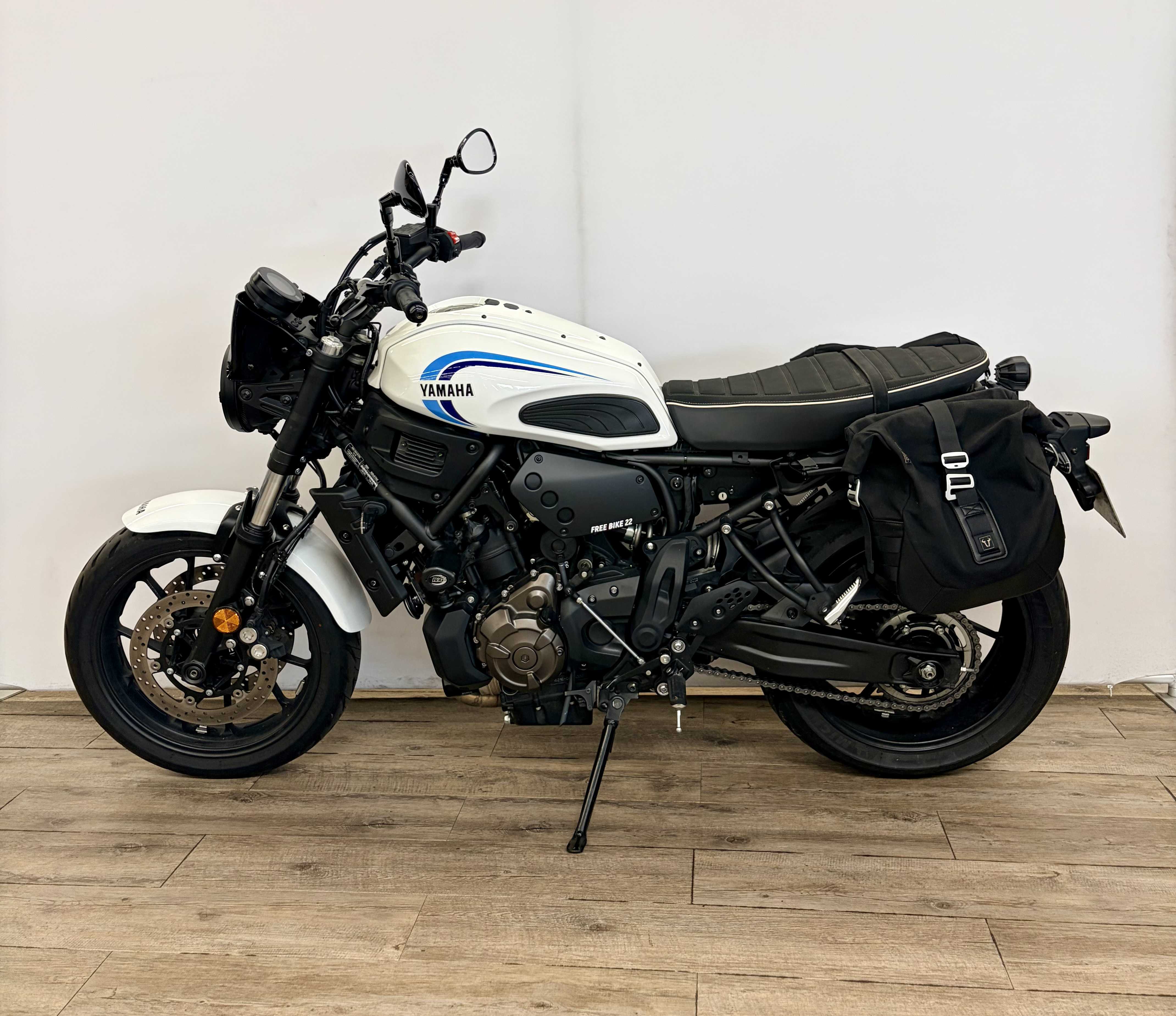 Yamaha XSR 700 A2 2023 HD vue gauche